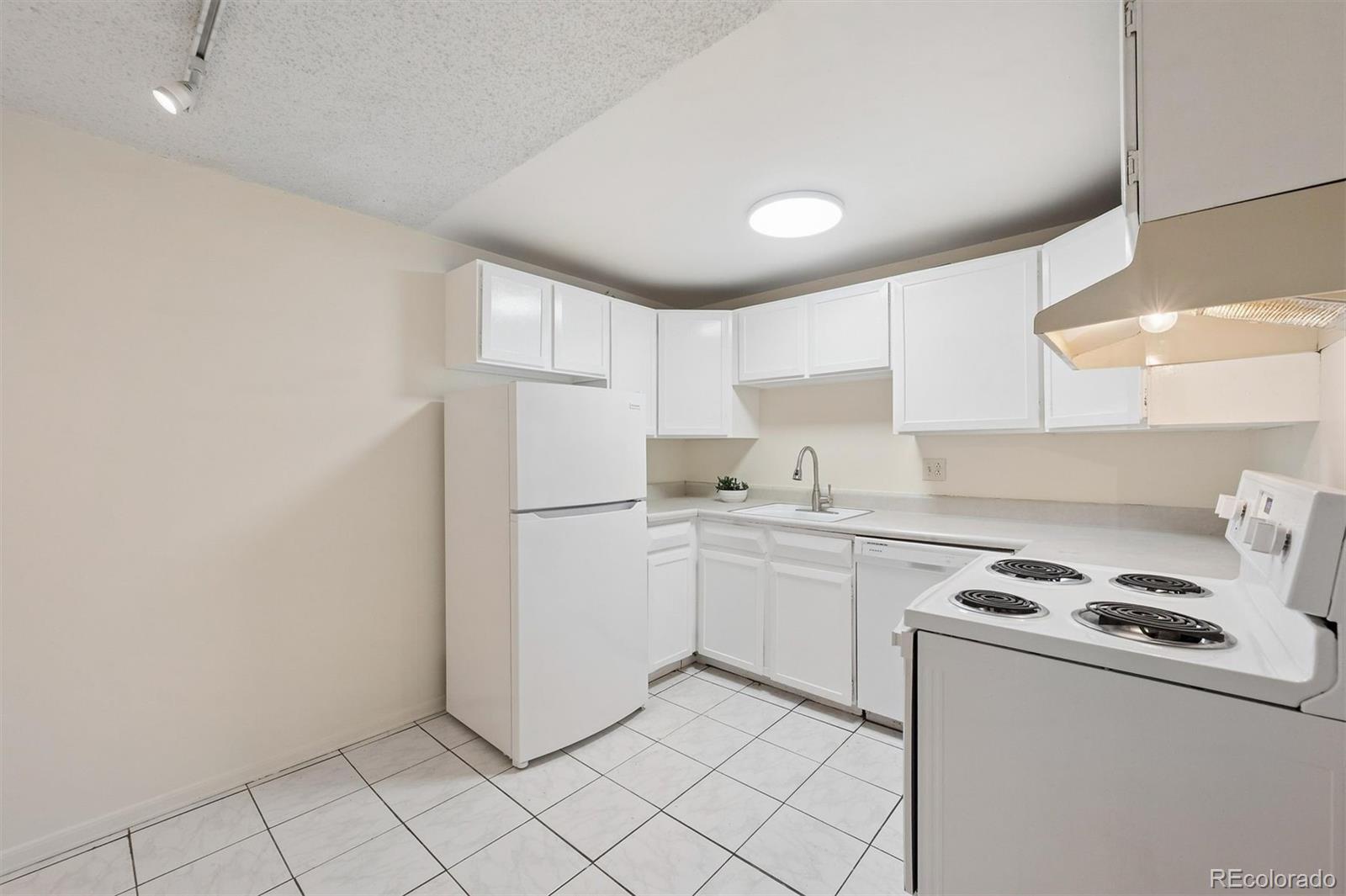 MLS Image #4 for 1050 n lafayette street 108,denver, Colorado