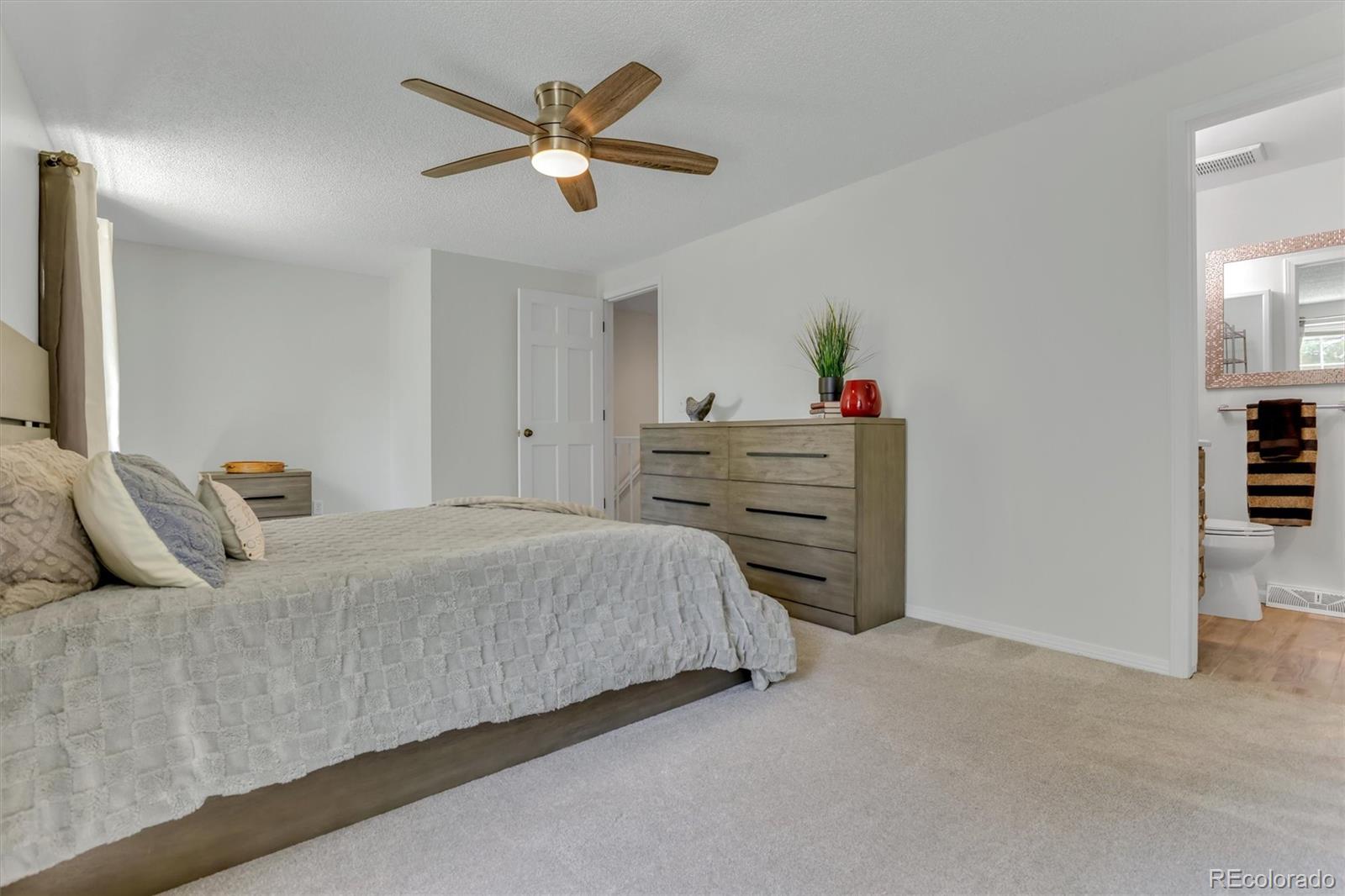 MLS Image #15 for 2433 e fremont court,littleton, Colorado