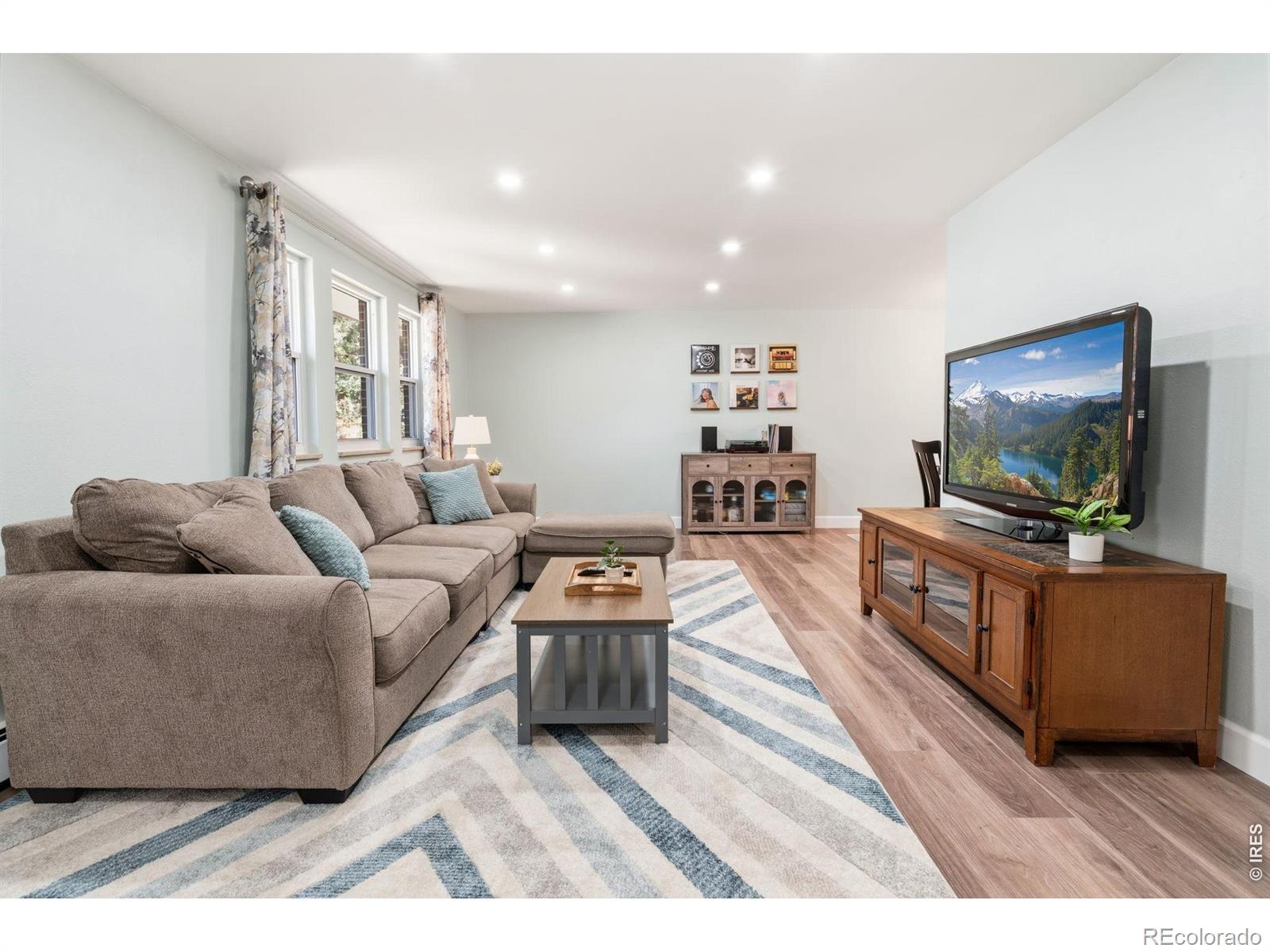 MLS Image #5 for 7616  oak street,arvada, Colorado