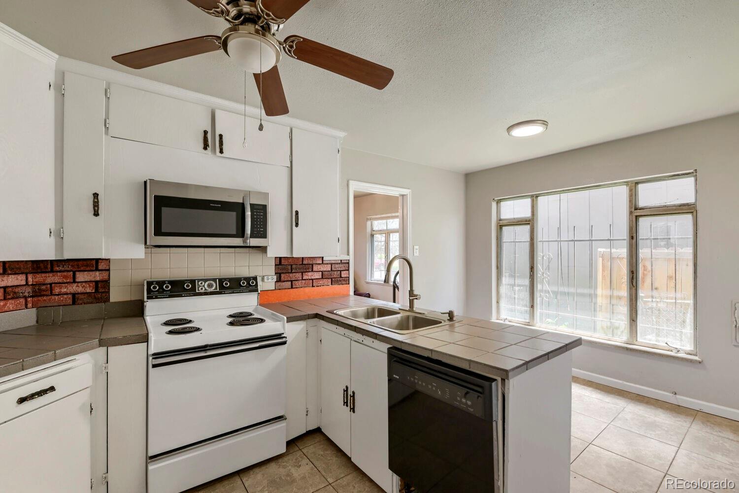 MLS Image #11 for 2875  holly street,denver, Colorado