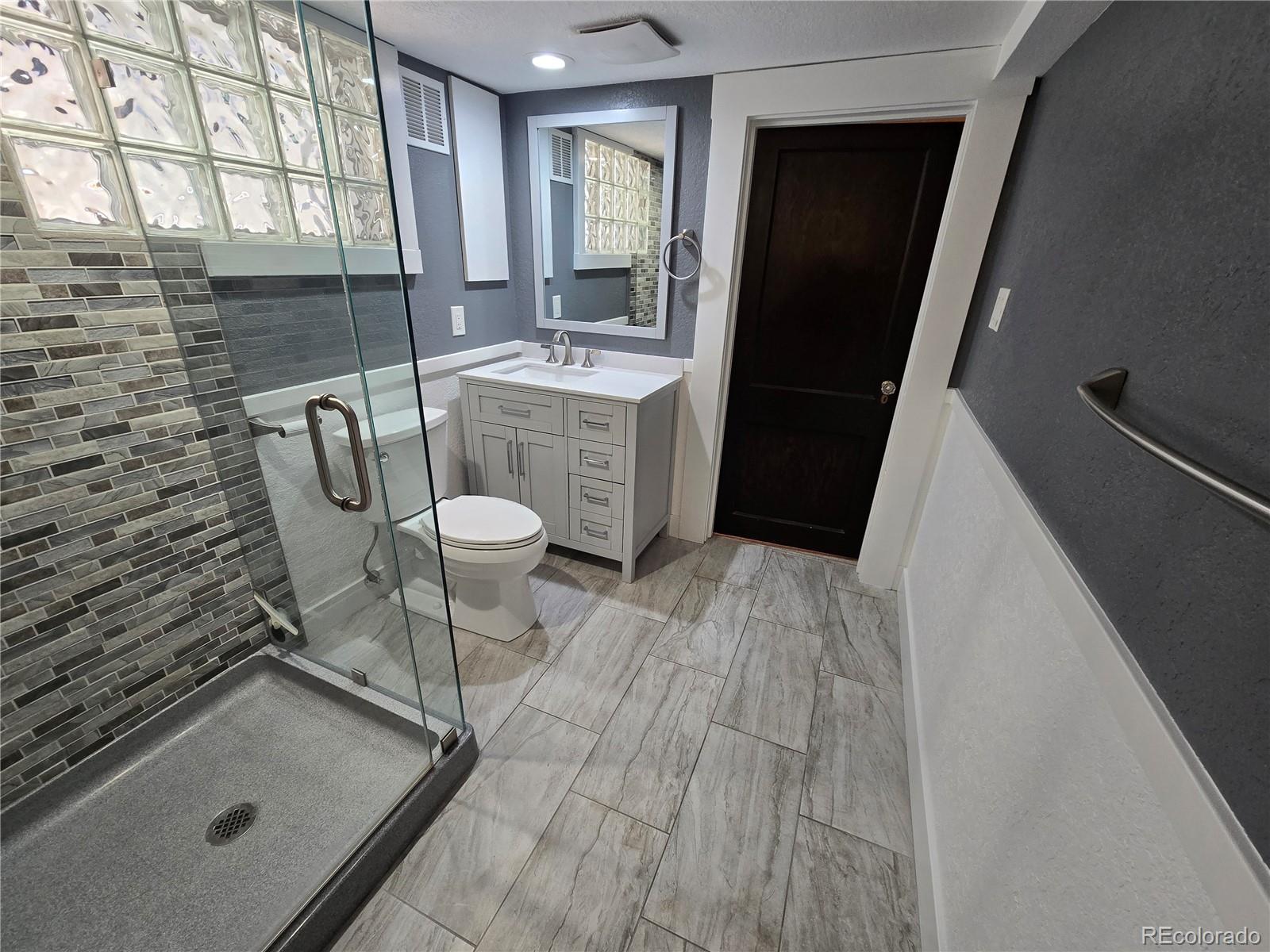 MLS Image #14 for 2245  holly street,denver, Colorado