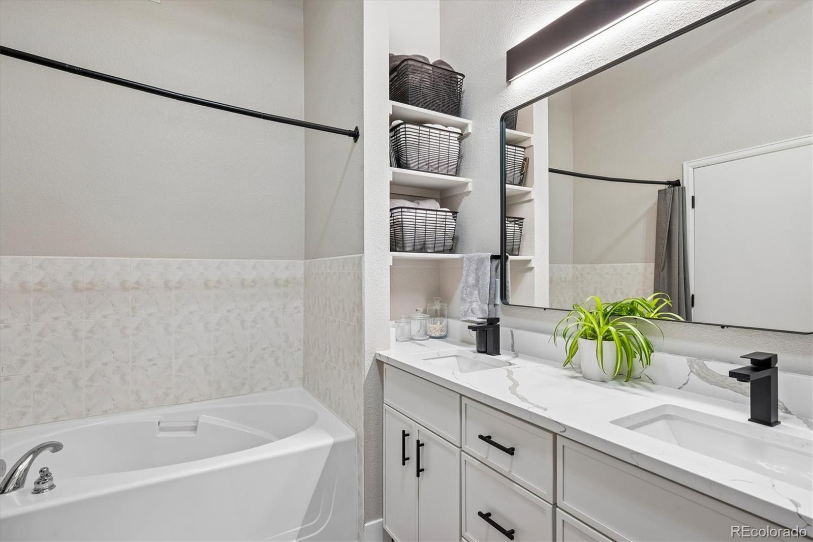 MLS Image #11 for 220  roslyn street 701,denver, Colorado