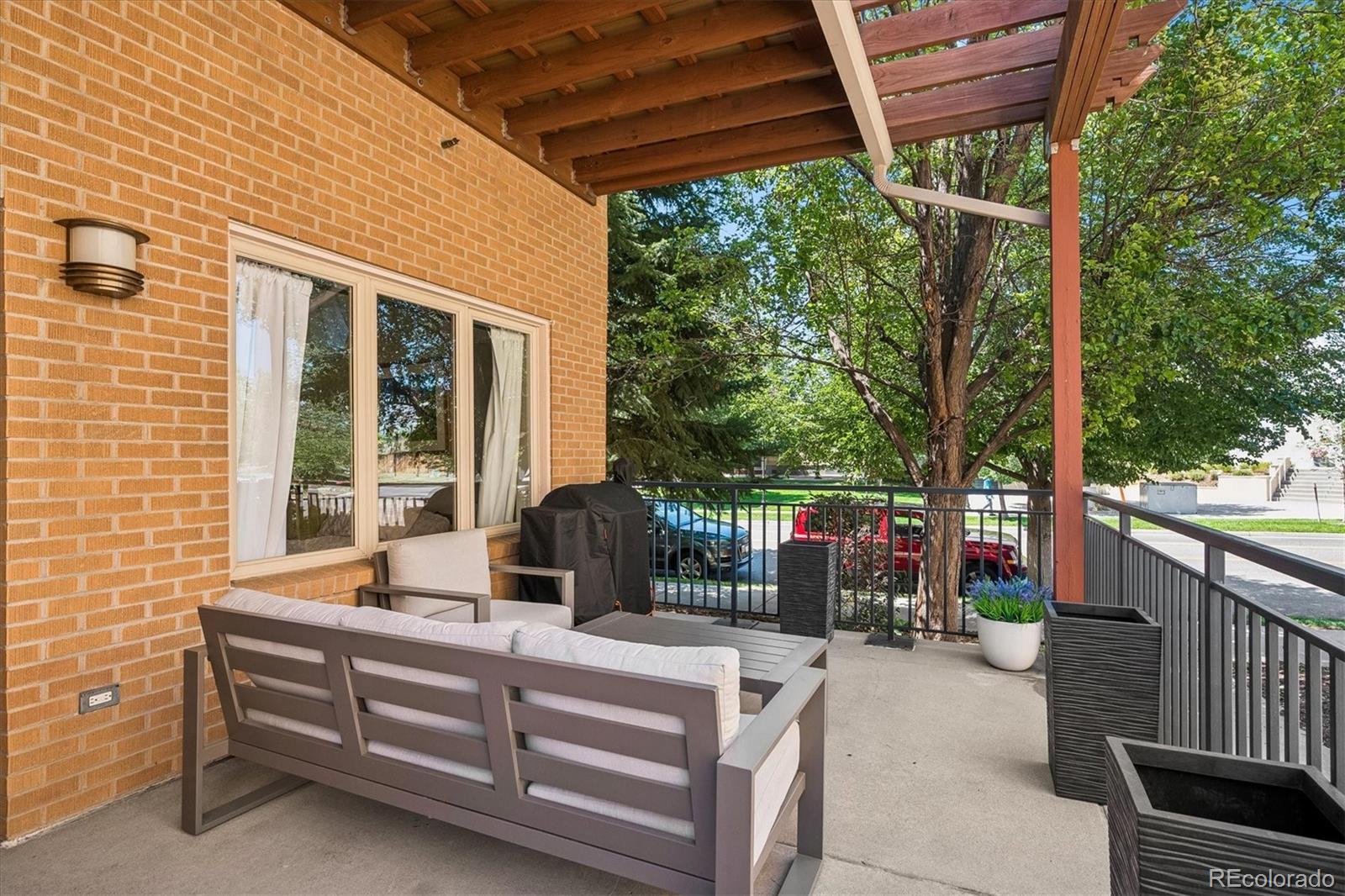 MLS Image #14 for 220  roslyn street 701,denver, Colorado