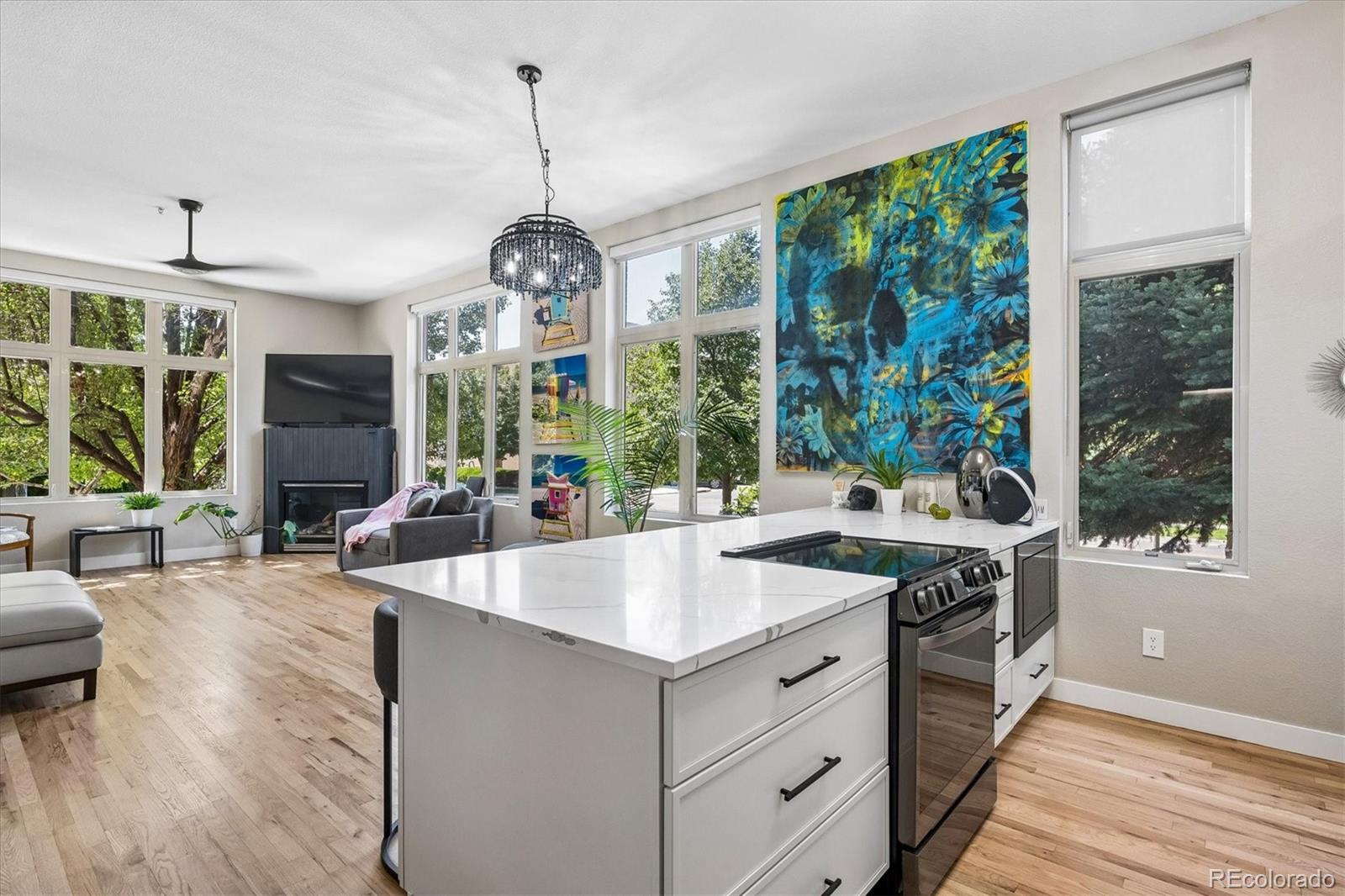 MLS Image #7 for 220  roslyn street 701,denver, Colorado