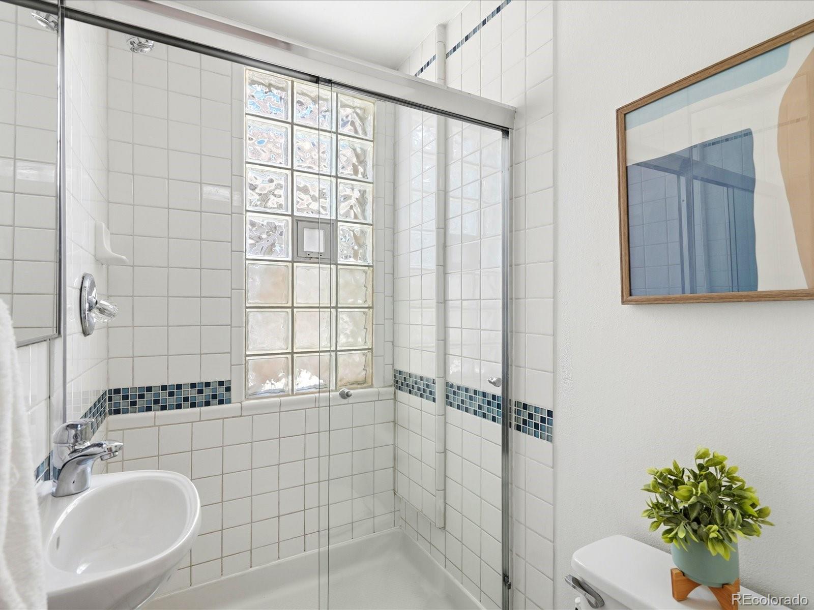 MLS Image #19 for 565 s lincoln street,denver, Colorado