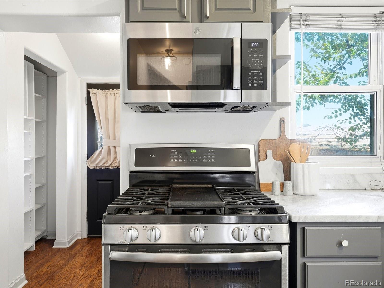 MLS Image #4 for 565 s lincoln street,denver, Colorado