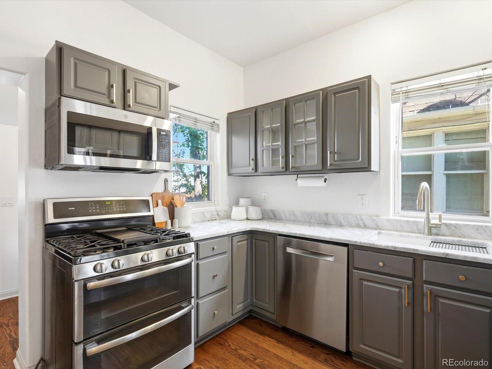 MLS Image #8 for 565 s lincoln street,denver, Colorado
