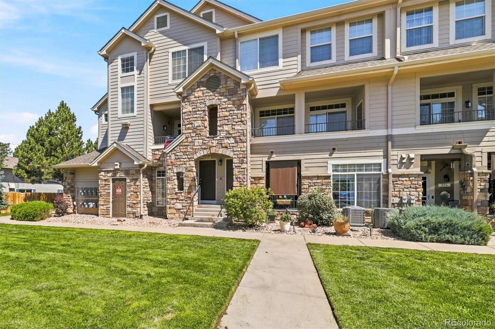 MLS Image #2 for 1509 s florence court,aurora, Colorado