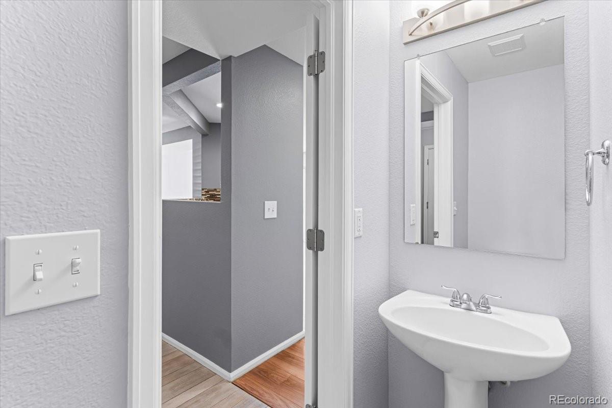 MLS Image #11 for 7976 s kittredge street,englewood, Colorado