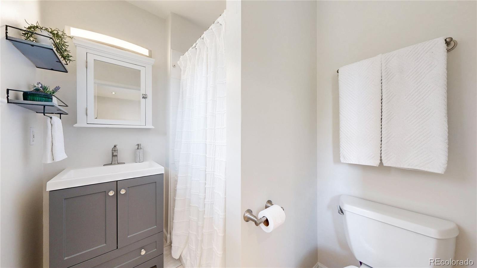 MLS Image #14 for 6650 e harvard avenue,denver, Colorado
