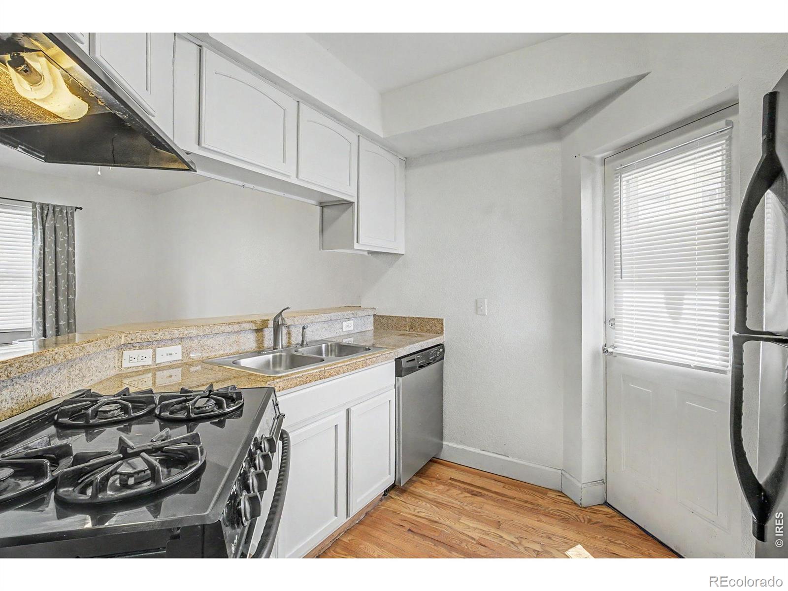 MLS Image #16 for 1629 n clarkson street,denver, Colorado