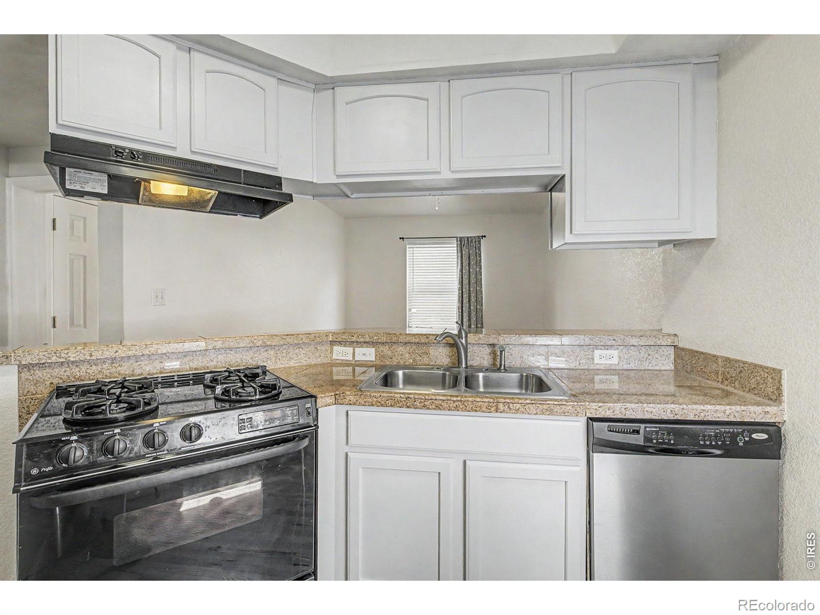 MLS Image #19 for 1629 n clarkson street,denver, Colorado