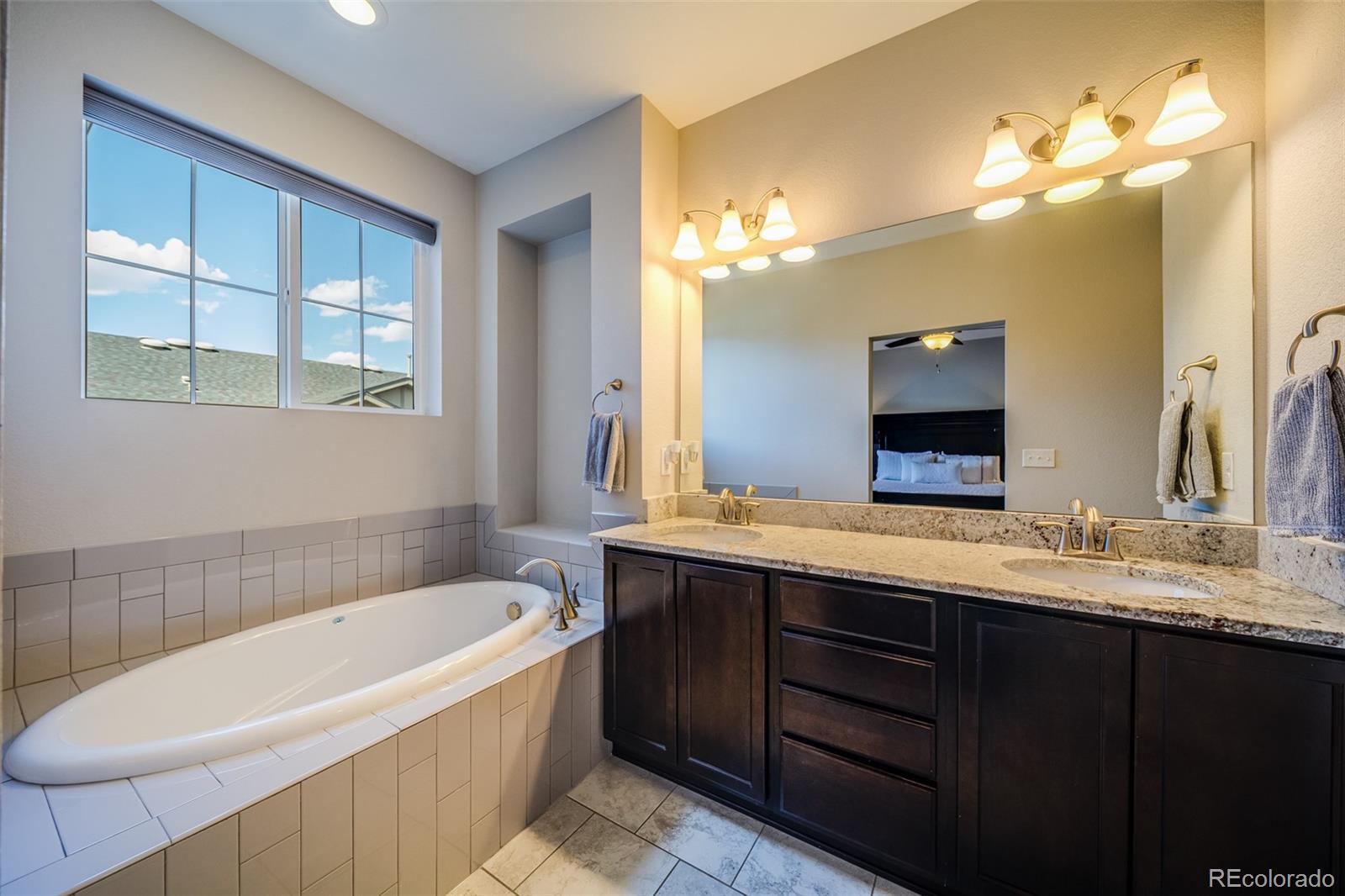MLS Image #12 for 570 e dry creek place,littleton, Colorado