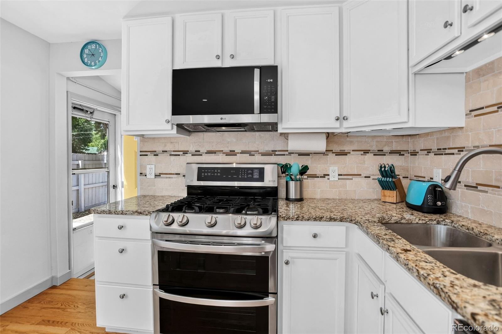 MLS Image #12 for 901 s locust street,denver, Colorado