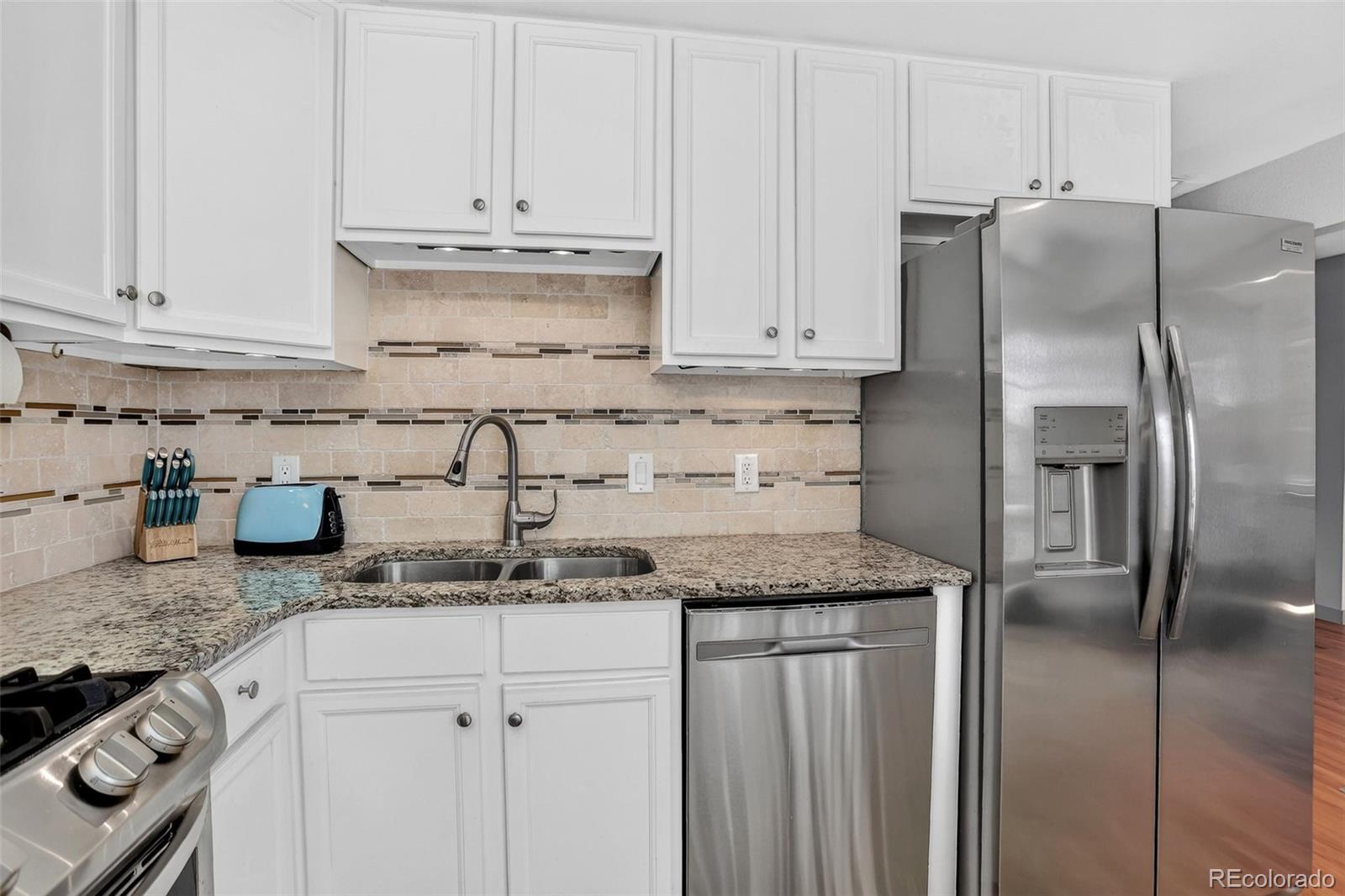 MLS Image #13 for 901 s locust street,denver, Colorado