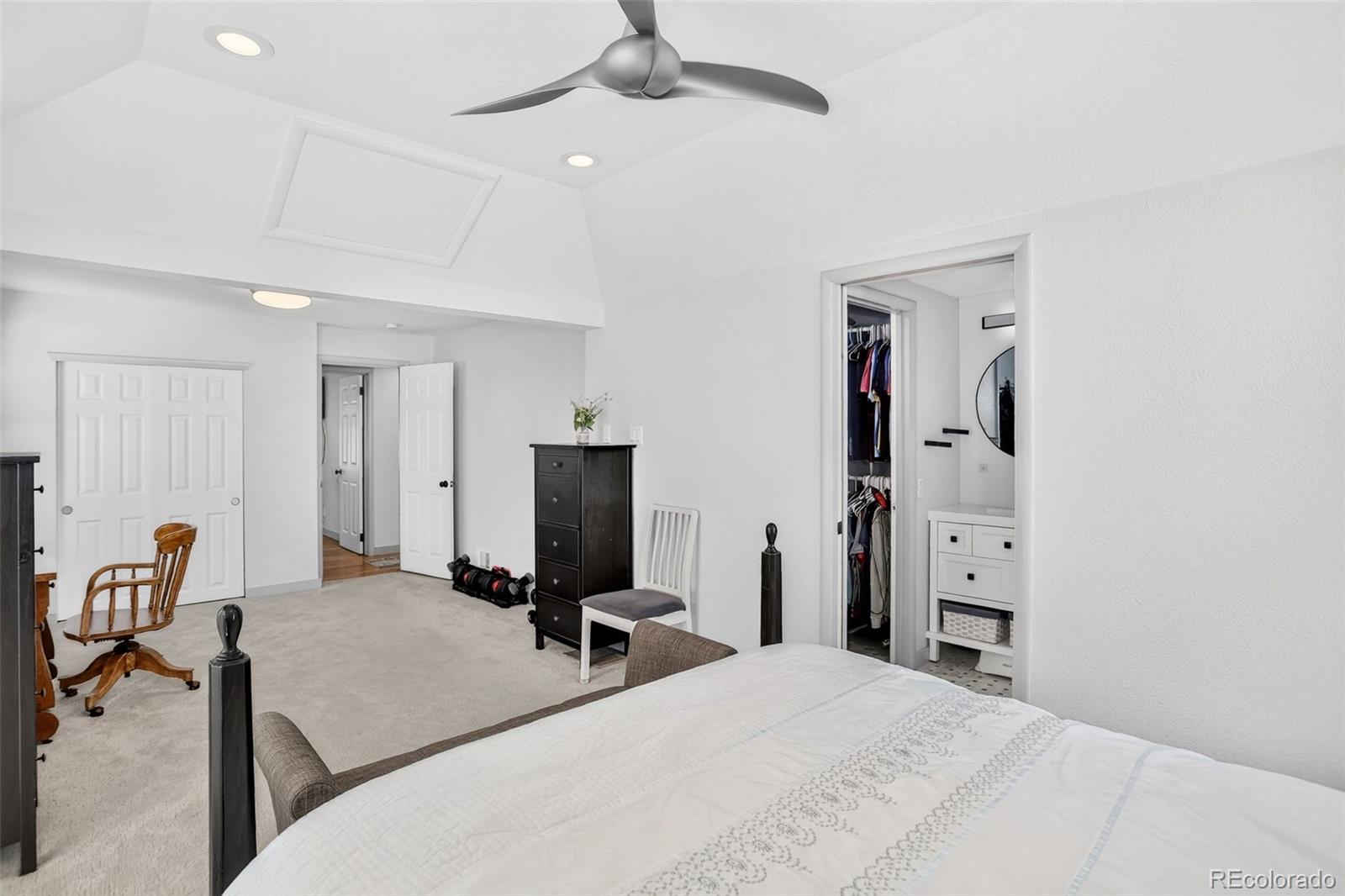 MLS Image #18 for 901 s locust street,denver, Colorado