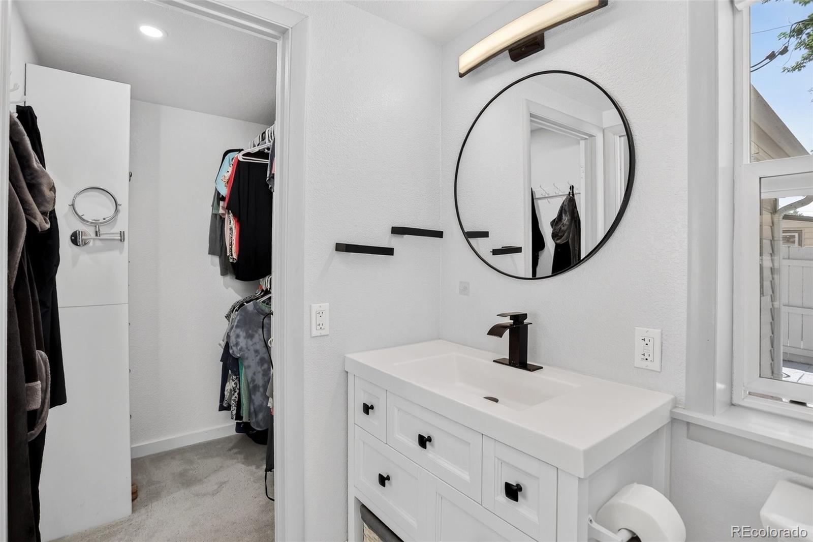 MLS Image #21 for 901 s locust street,denver, Colorado