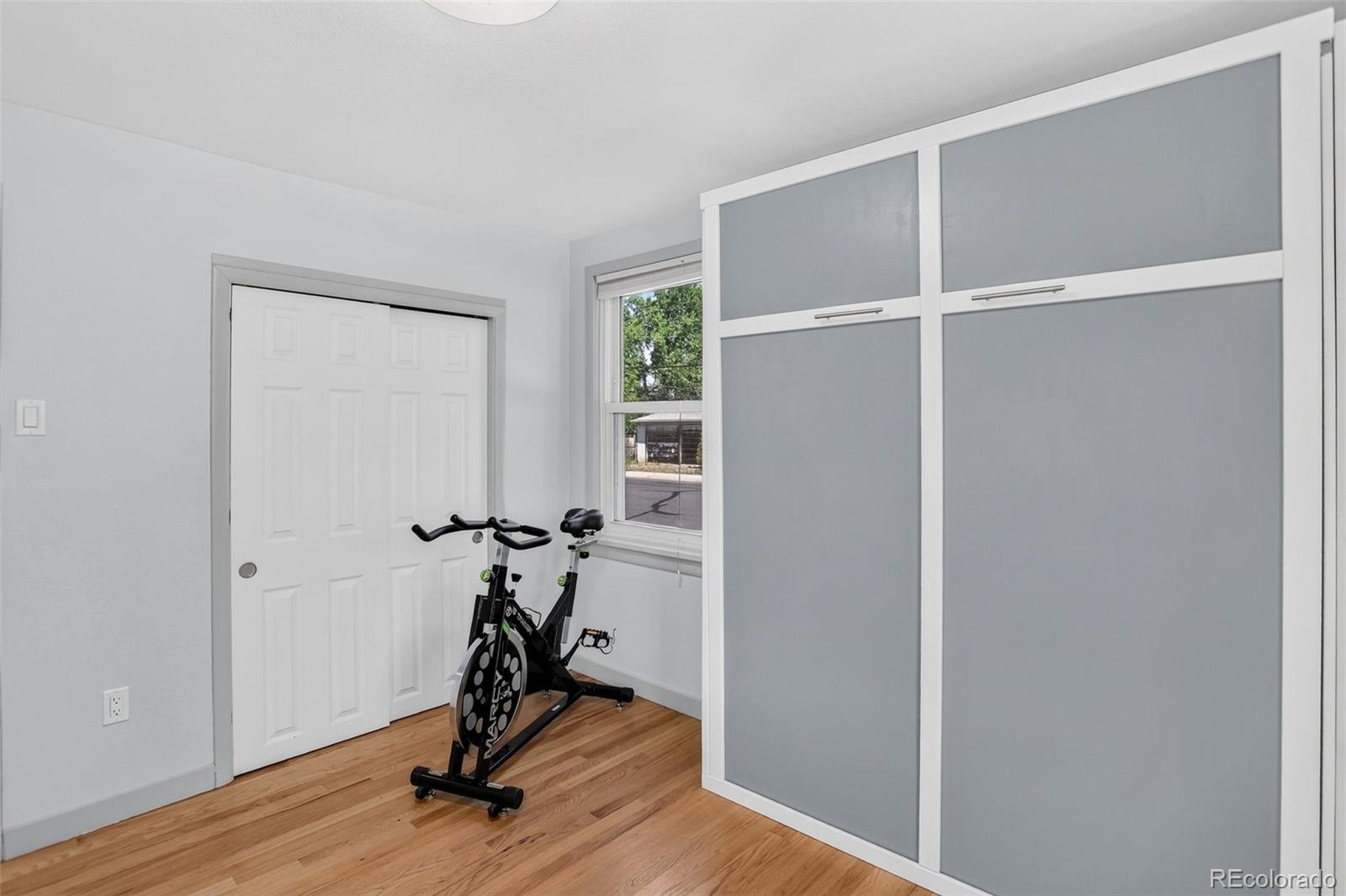 MLS Image #23 for 901 s locust street,denver, Colorado