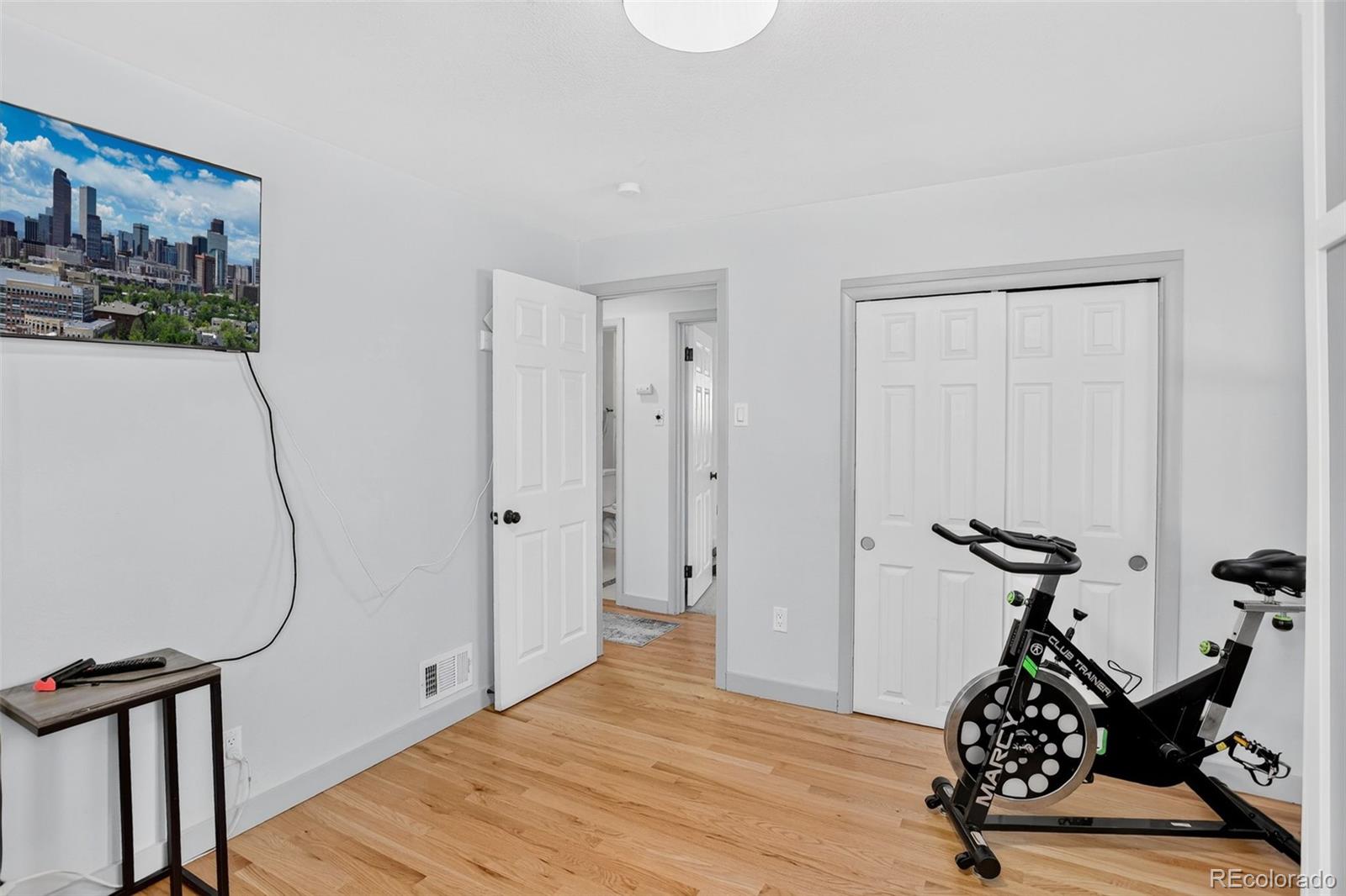 MLS Image #24 for 901 s locust street,denver, Colorado