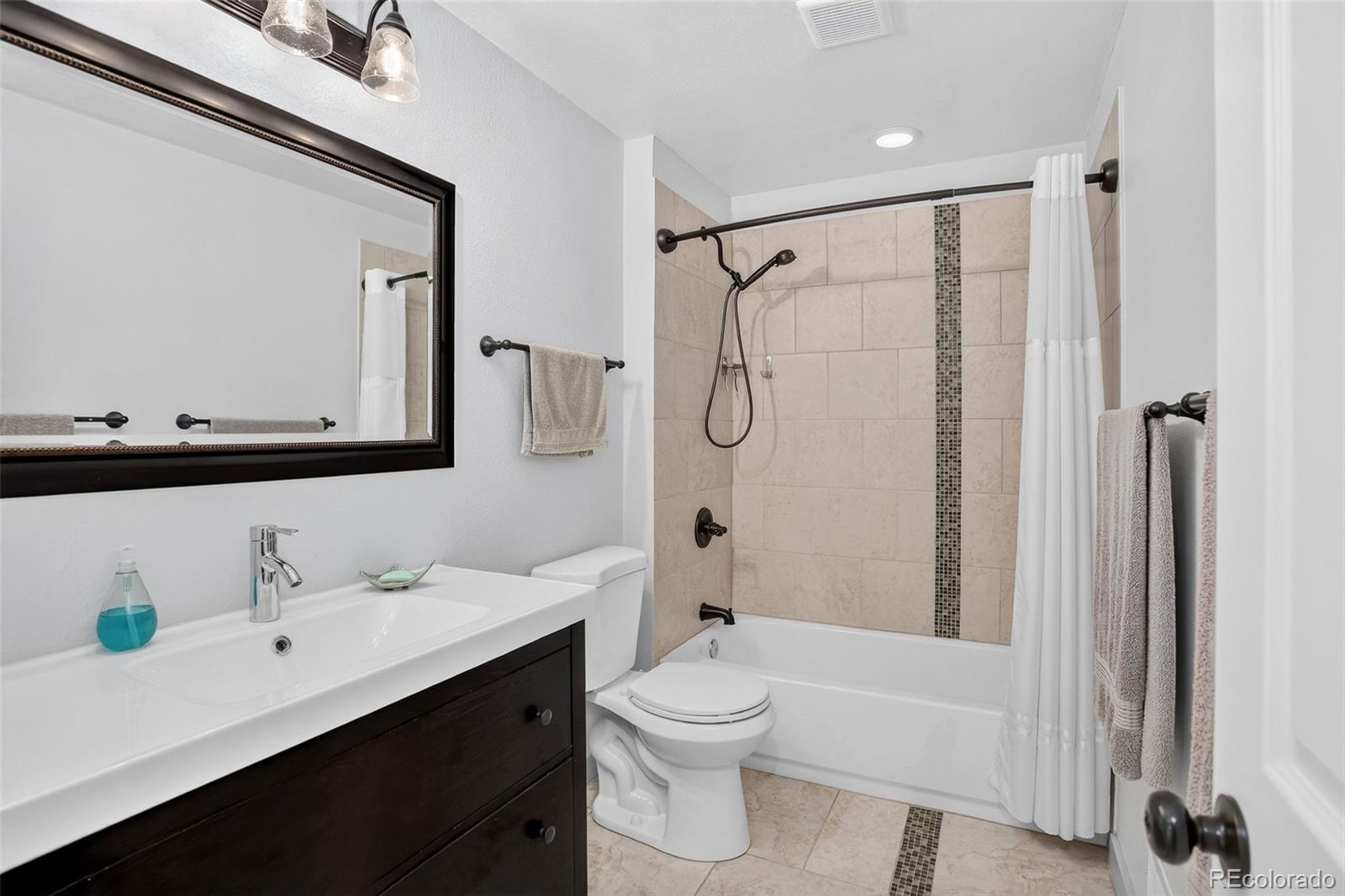 MLS Image #25 for 901 s locust street,denver, Colorado