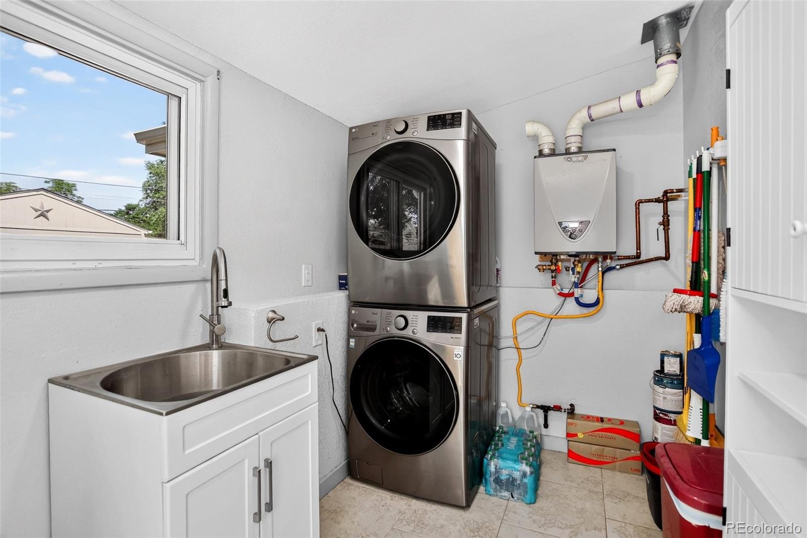 MLS Image #26 for 901 s locust street,denver, Colorado