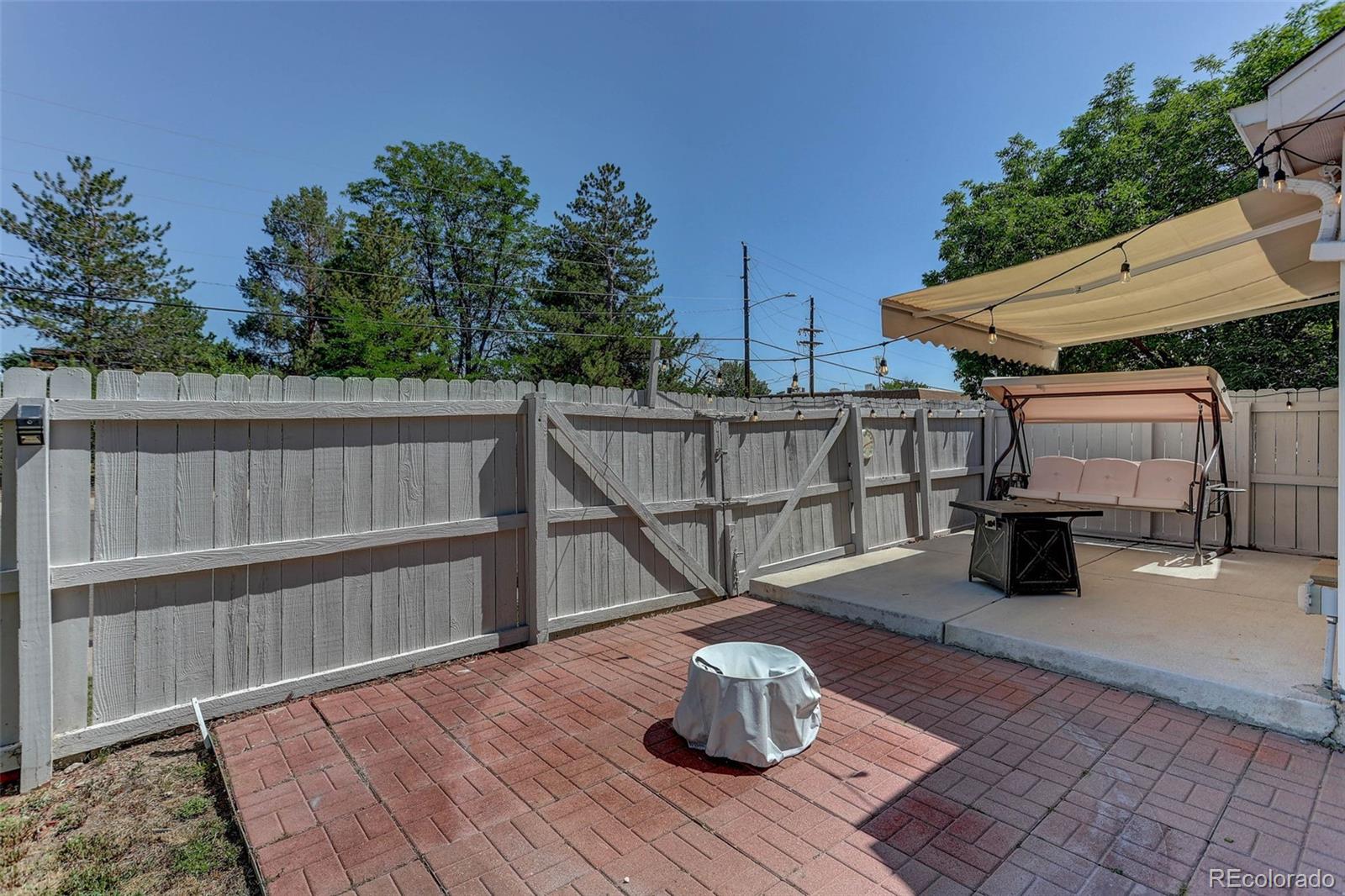 MLS Image #27 for 901 s locust street,denver, Colorado