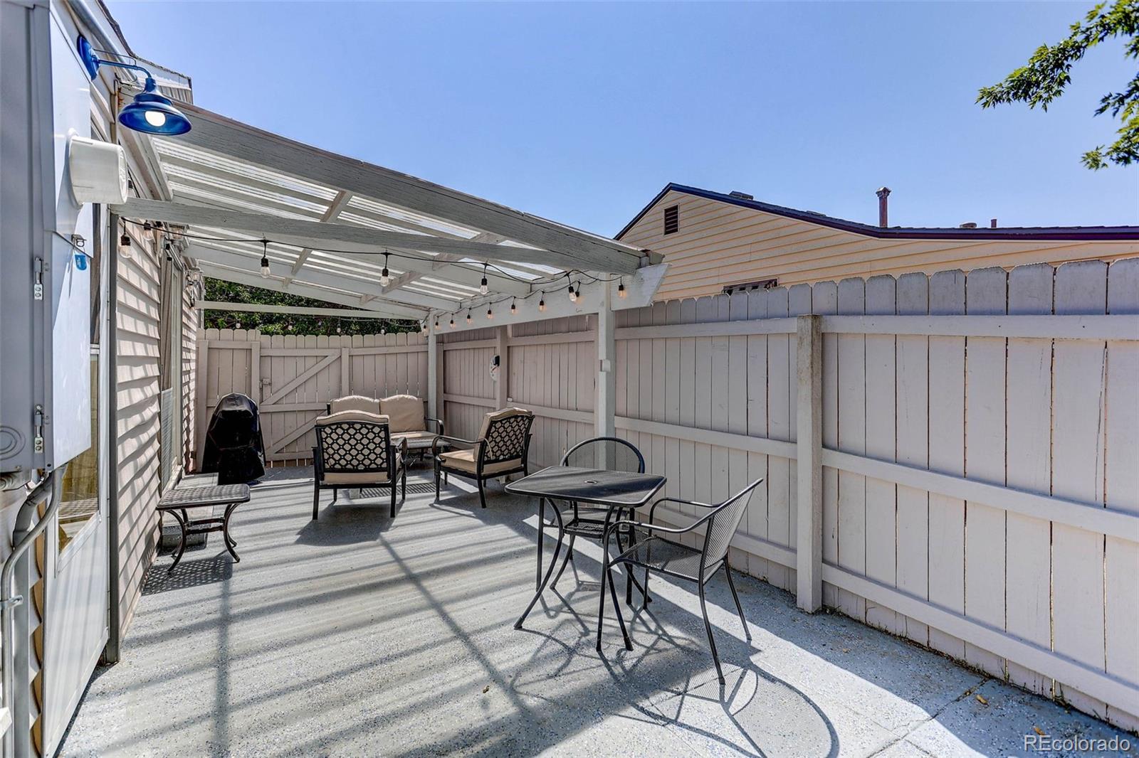 MLS Image #30 for 901 s locust street,denver, Colorado