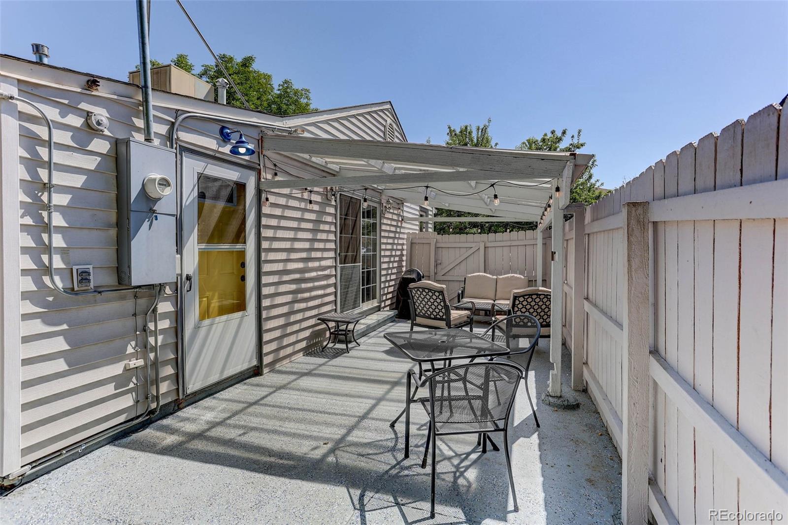 MLS Image #31 for 901 s locust street,denver, Colorado