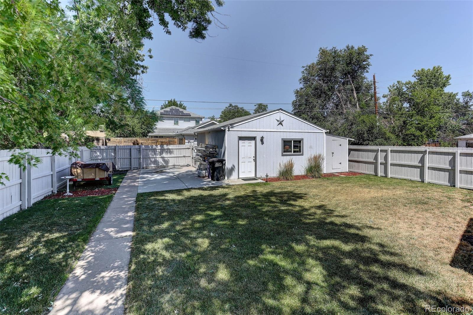 MLS Image #36 for 901 s locust street,denver, Colorado