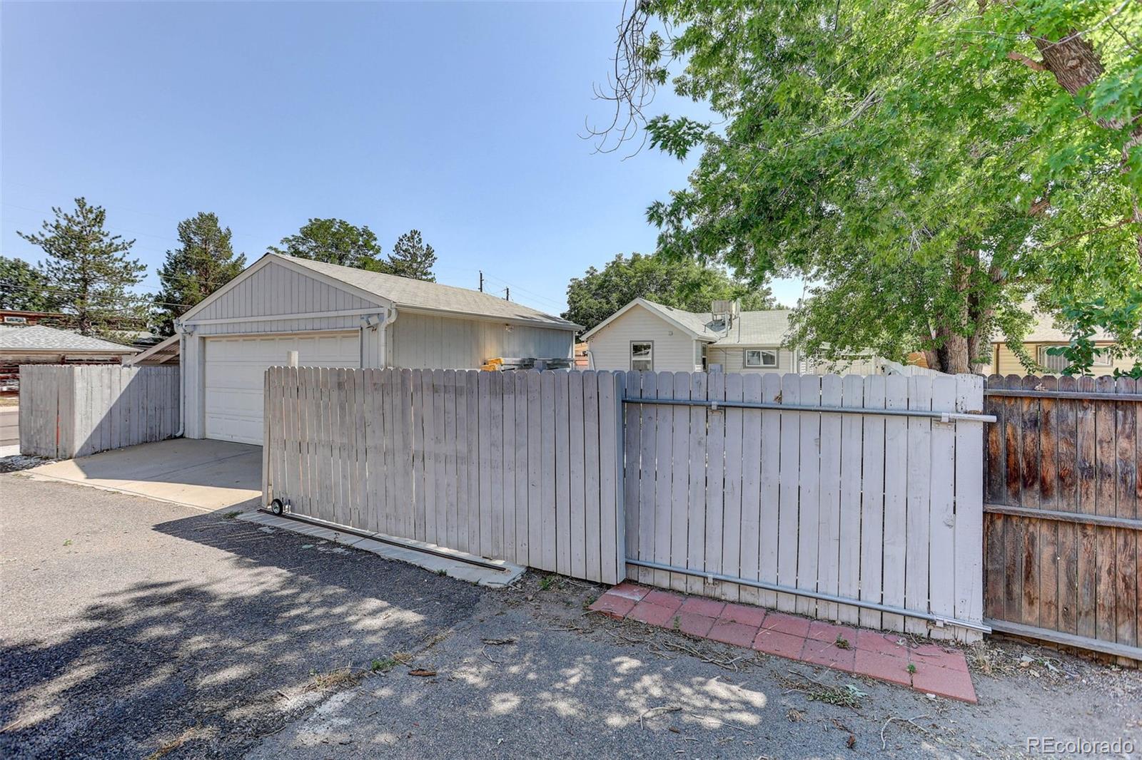 MLS Image #37 for 901 s locust street,denver, Colorado