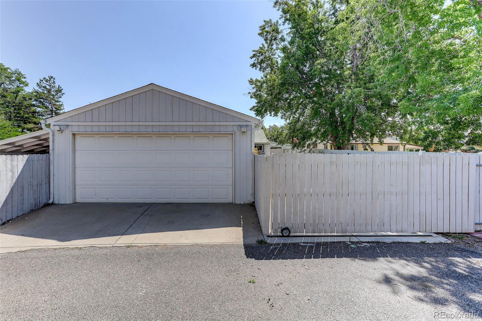 MLS Image #38 for 901 s locust street,denver, Colorado