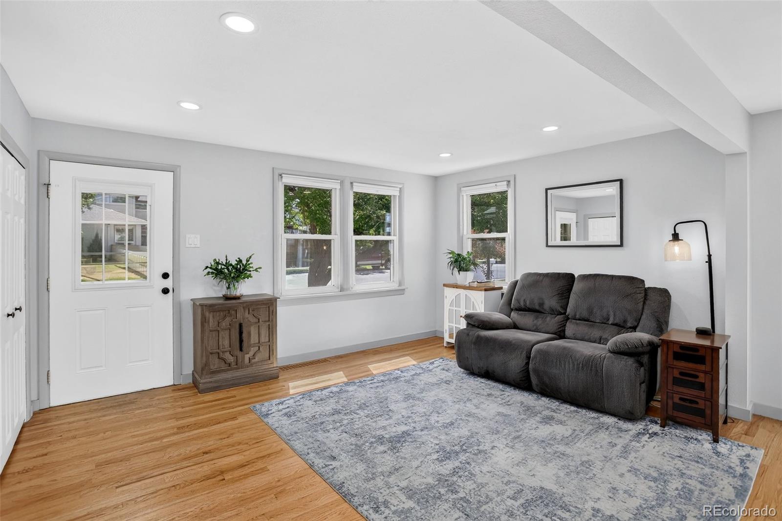 MLS Image #4 for 901 s locust street,denver, Colorado