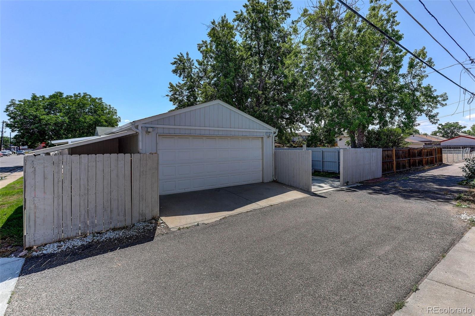 MLS Image #40 for 901 s locust street,denver, Colorado