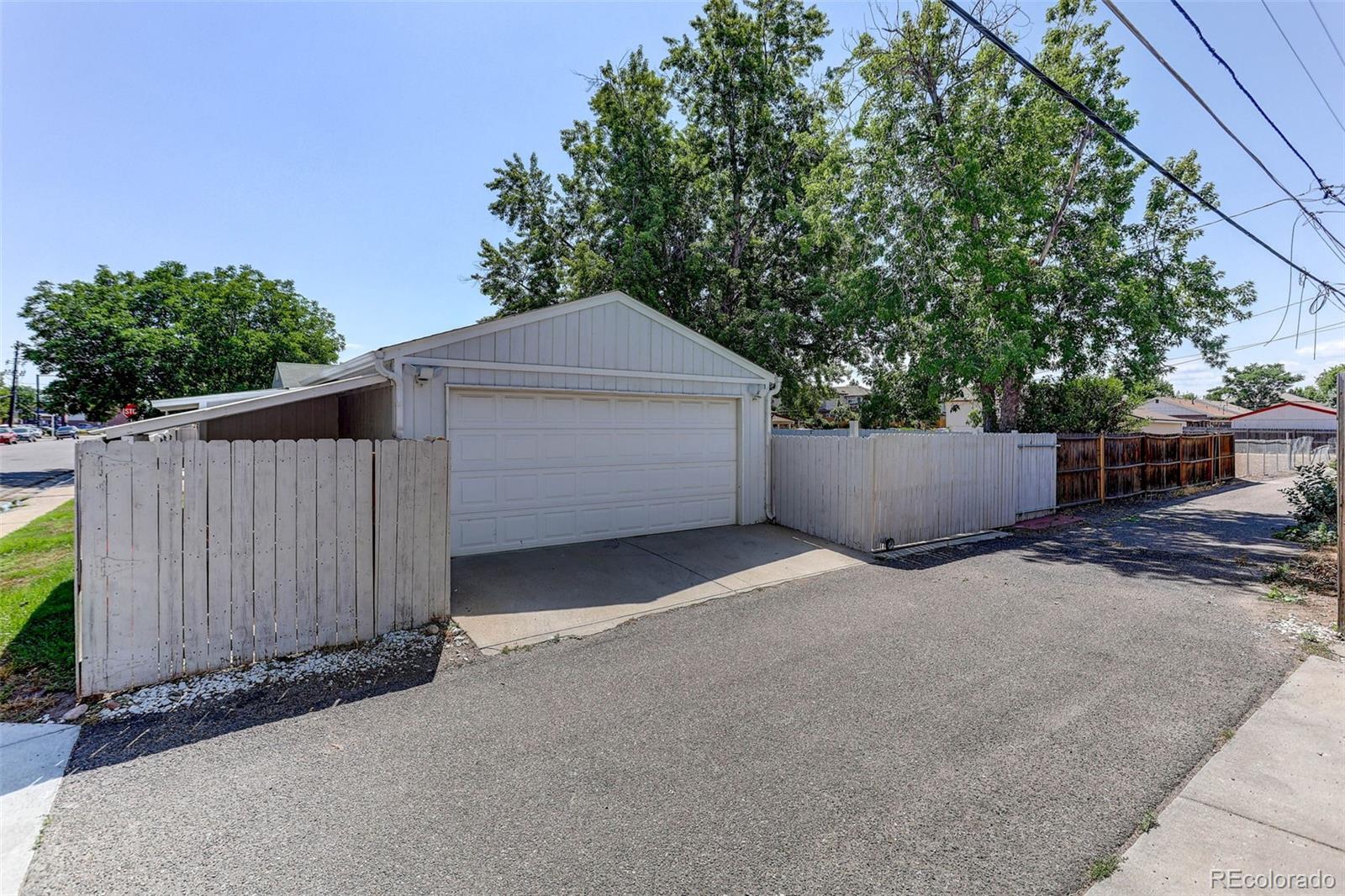 MLS Image #41 for 901 s locust street,denver, Colorado