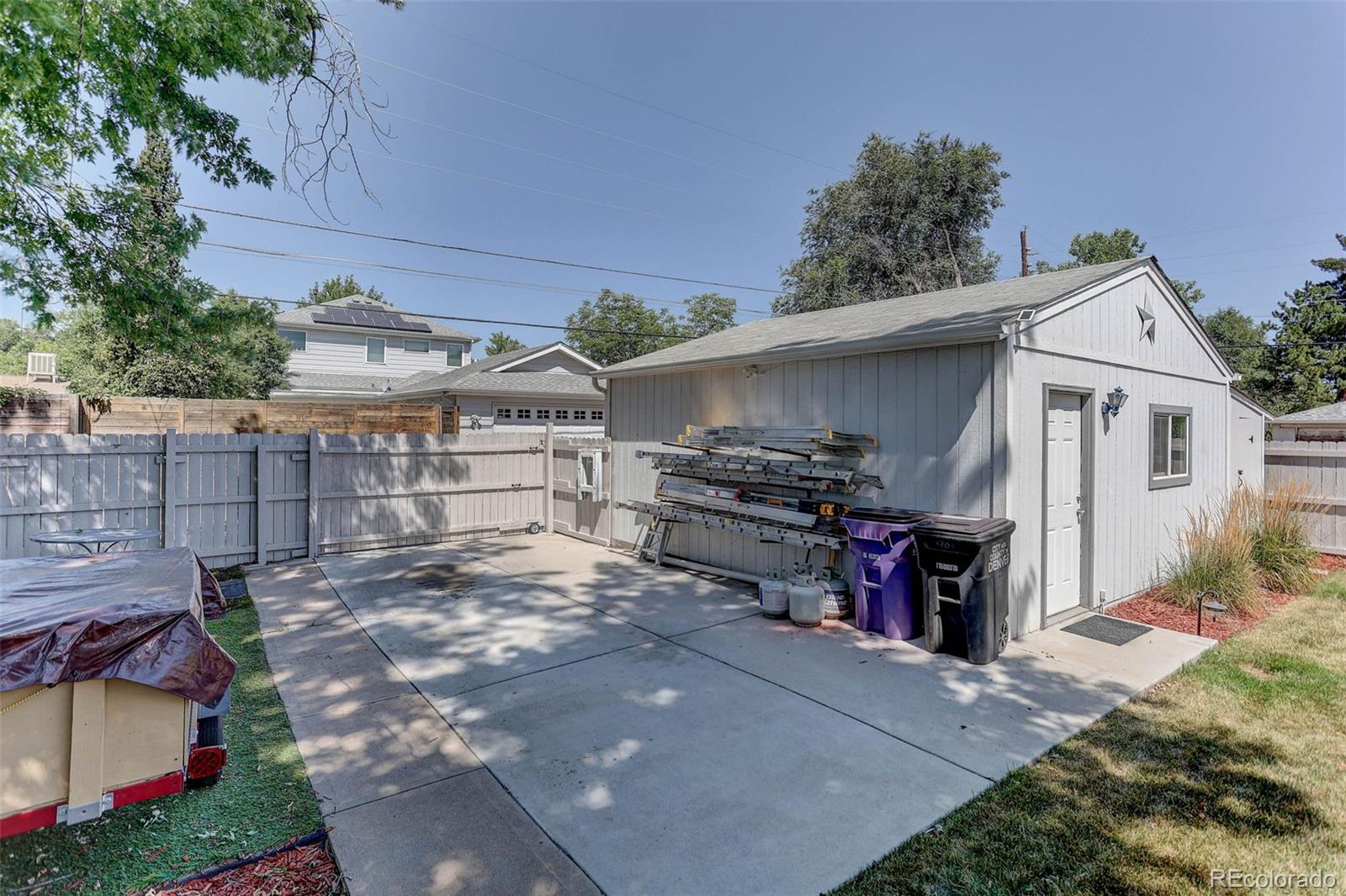 MLS Image #42 for 901 s locust street,denver, Colorado