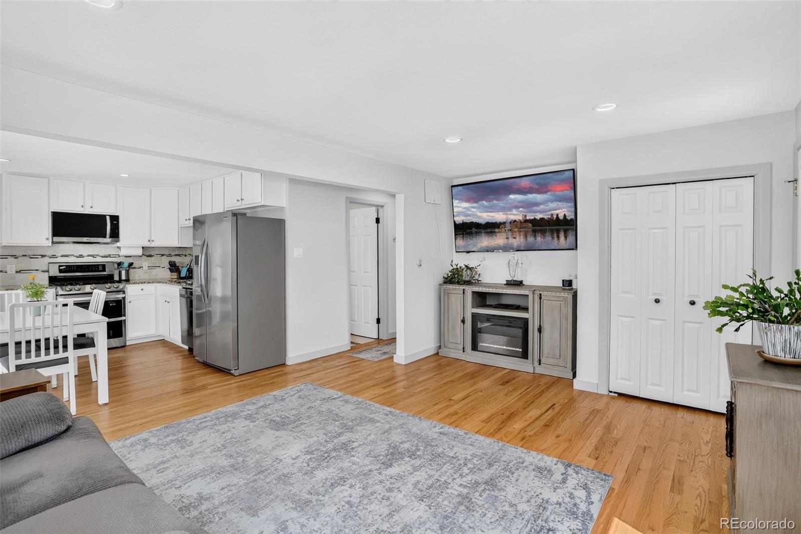 MLS Image #6 for 901 s locust street,denver, Colorado
