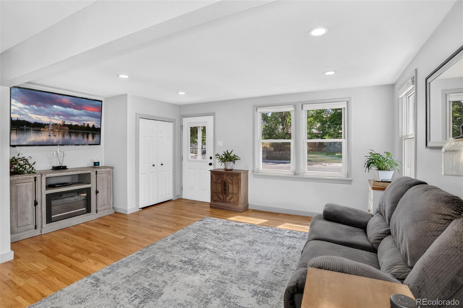 MLS Image #7 for 901 s locust street,denver, Colorado