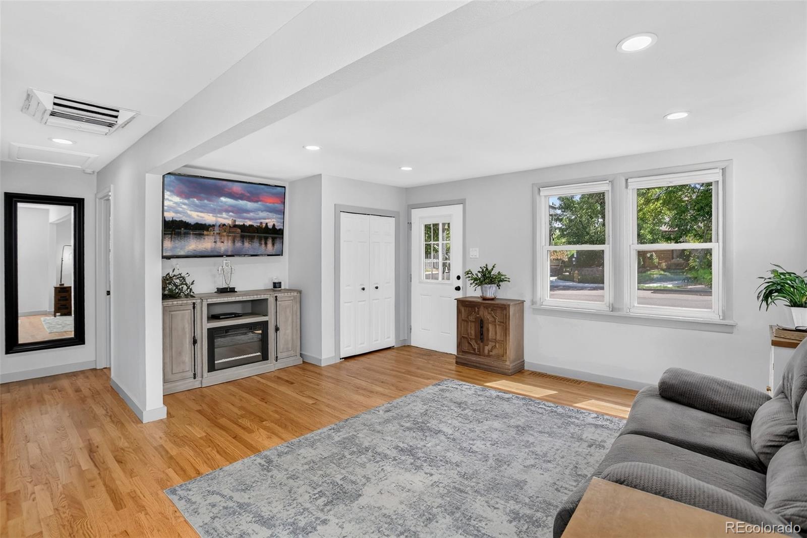 MLS Image #8 for 901 s locust street,denver, Colorado