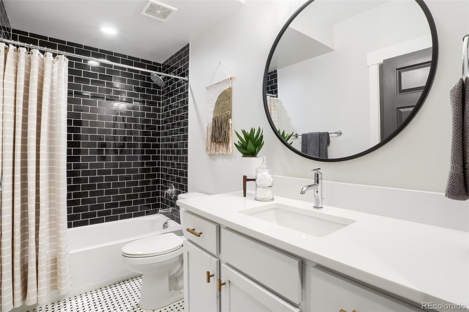 MLS Image #13 for 3322 n columbine street,denver, Colorado
