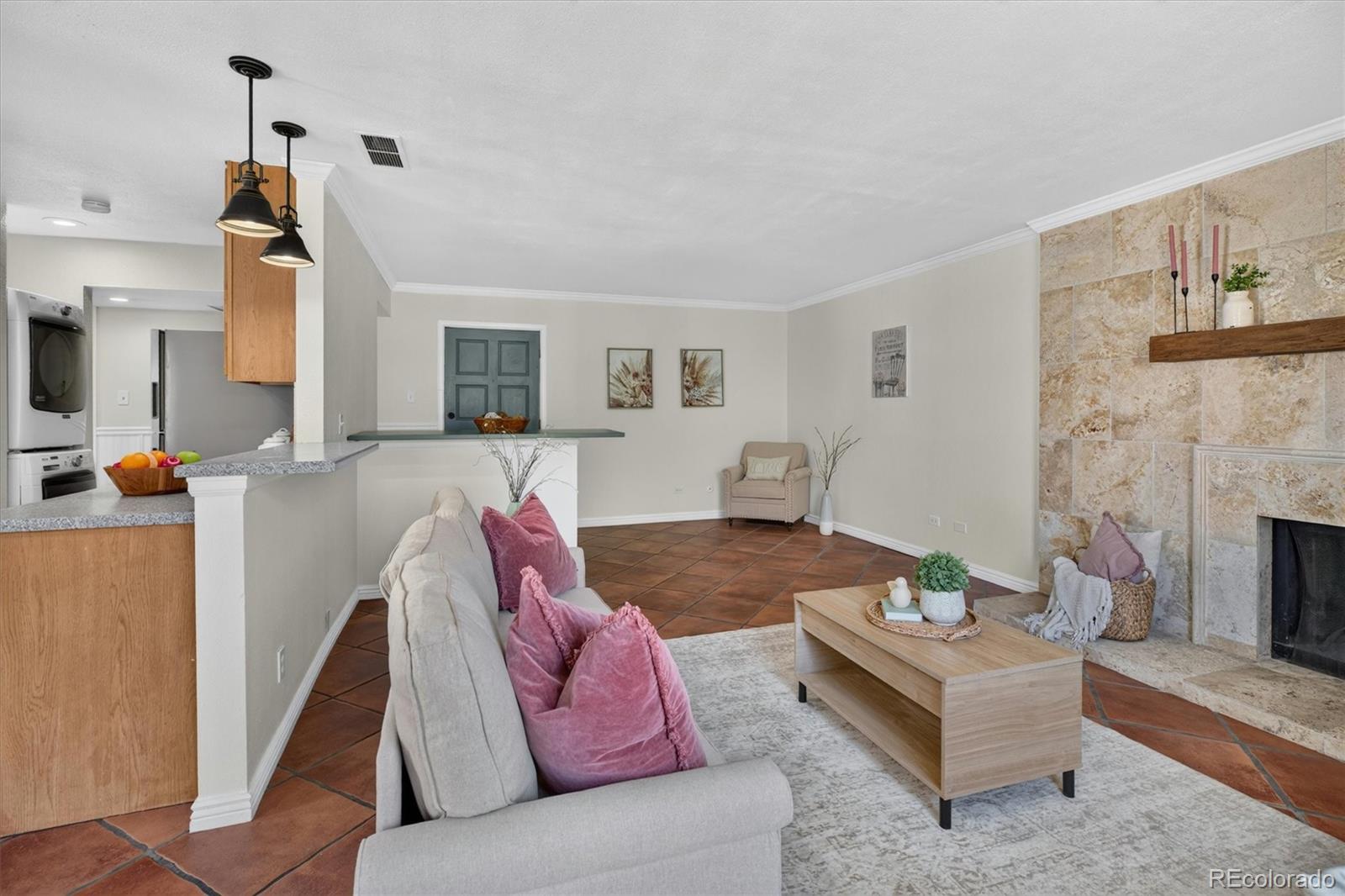 MLS Image #4 for 3420 s locust street,denver, Colorado
