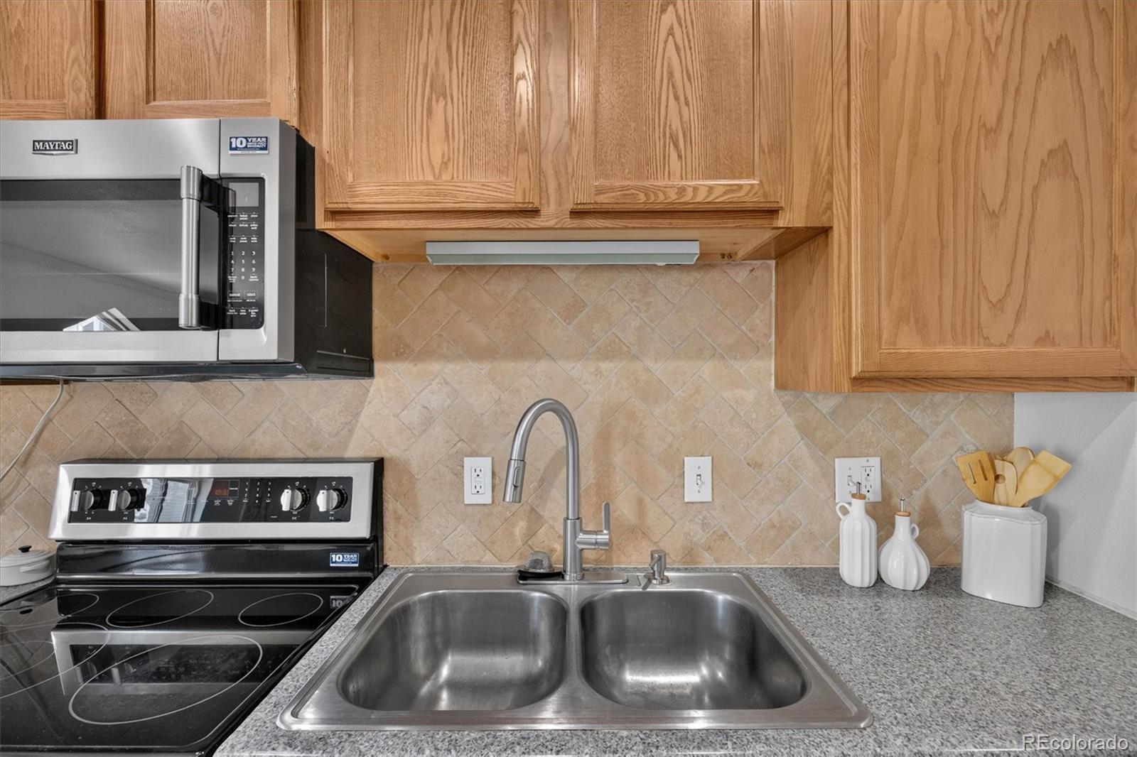 MLS Image #9 for 3420 s locust street,denver, Colorado