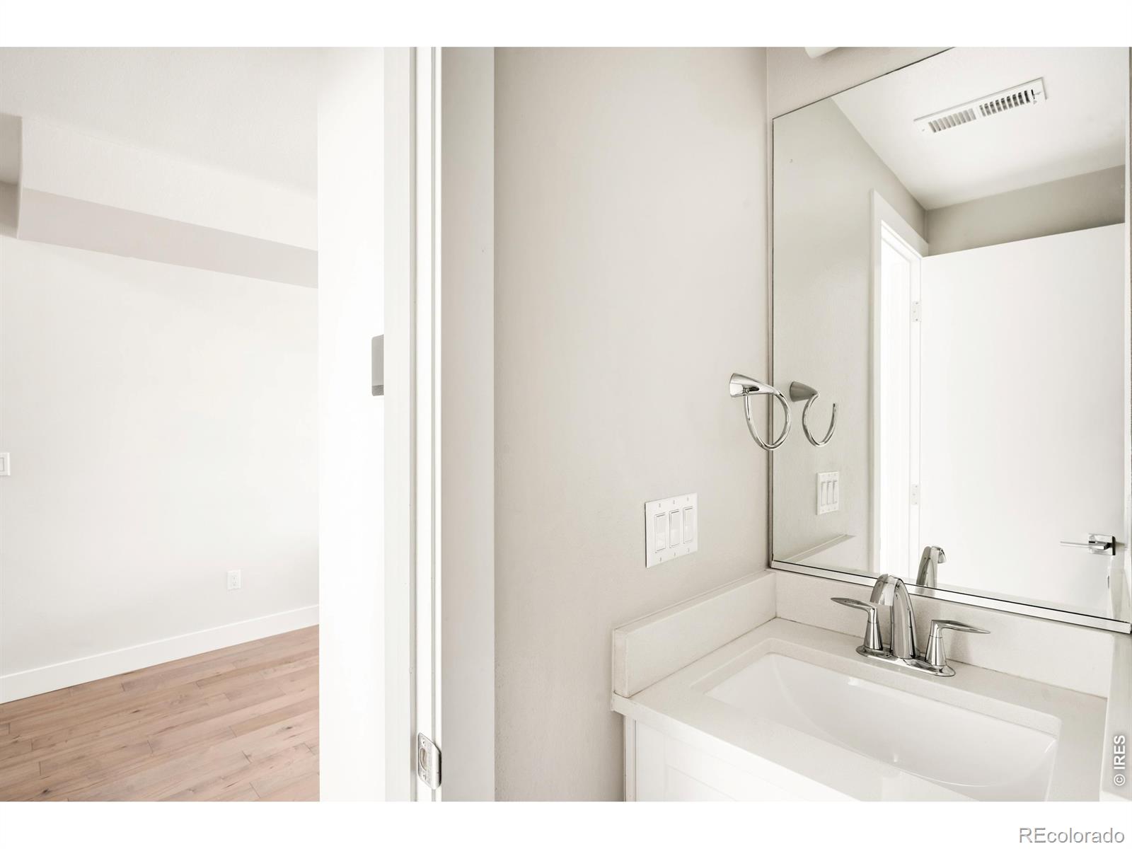 MLS Image #12 for 28 s lincoln street,denver, Colorado