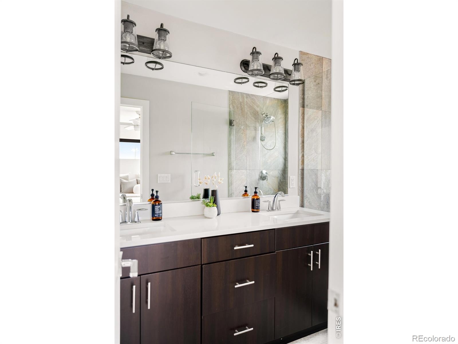 MLS Image #17 for 28 s lincoln street,denver, Colorado