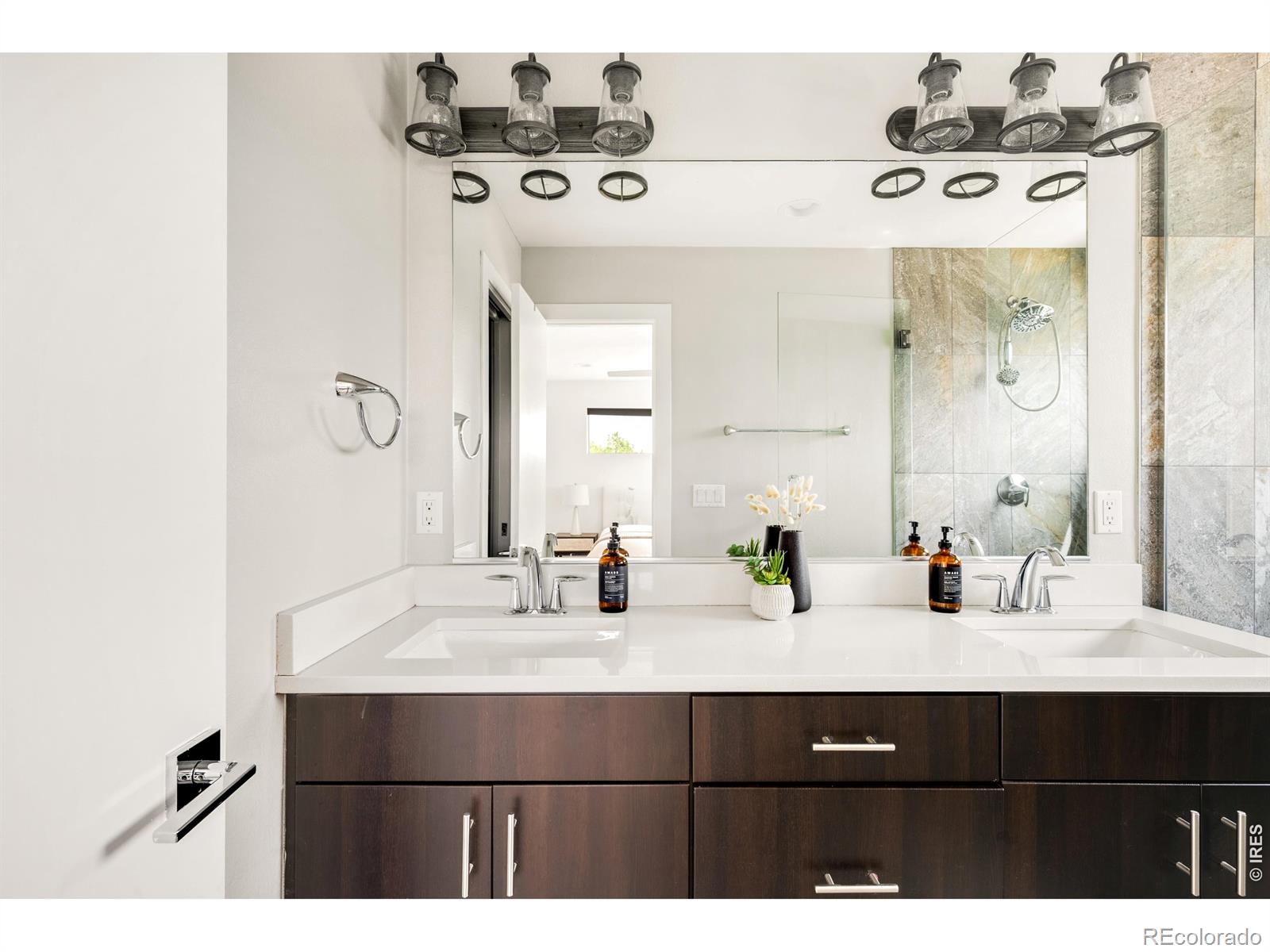 MLS Image #18 for 28 s lincoln street,denver, Colorado