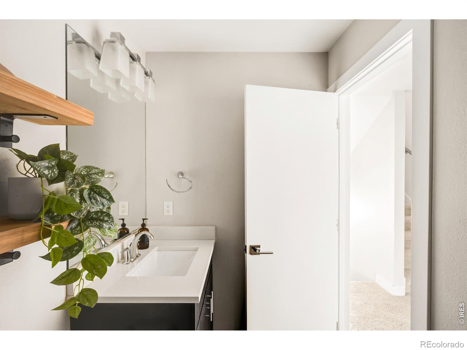 MLS Image #21 for 28 s lincoln street,denver, Colorado