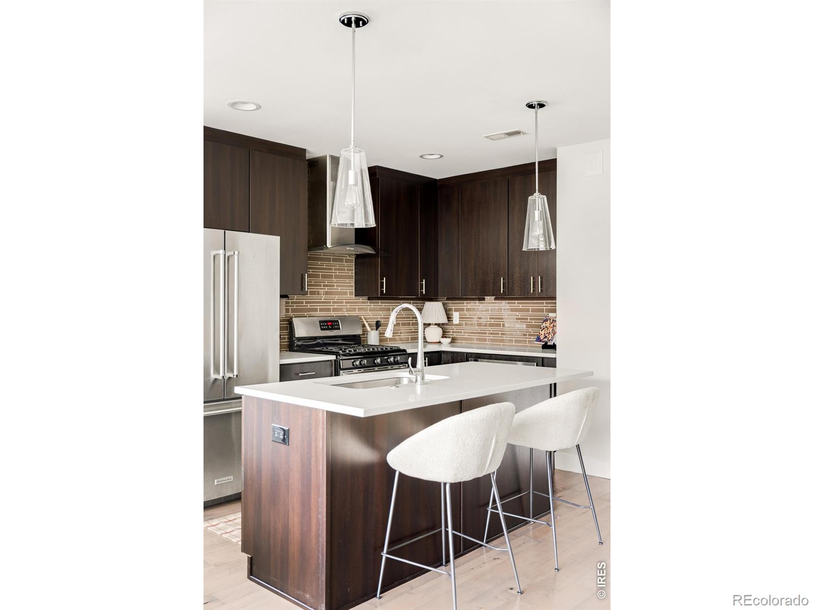 MLS Image #4 for 28 s lincoln street,denver, Colorado