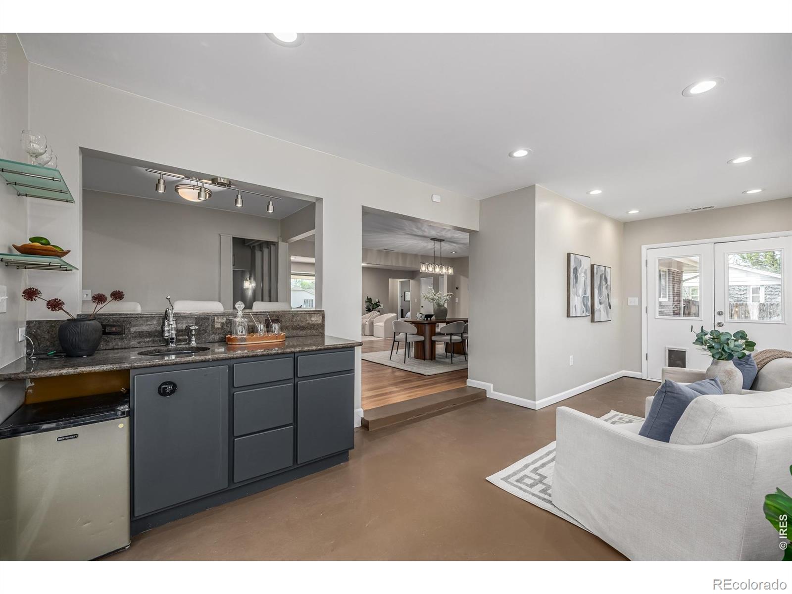 MLS Image #14 for 2540 s jasmine street,denver, Colorado