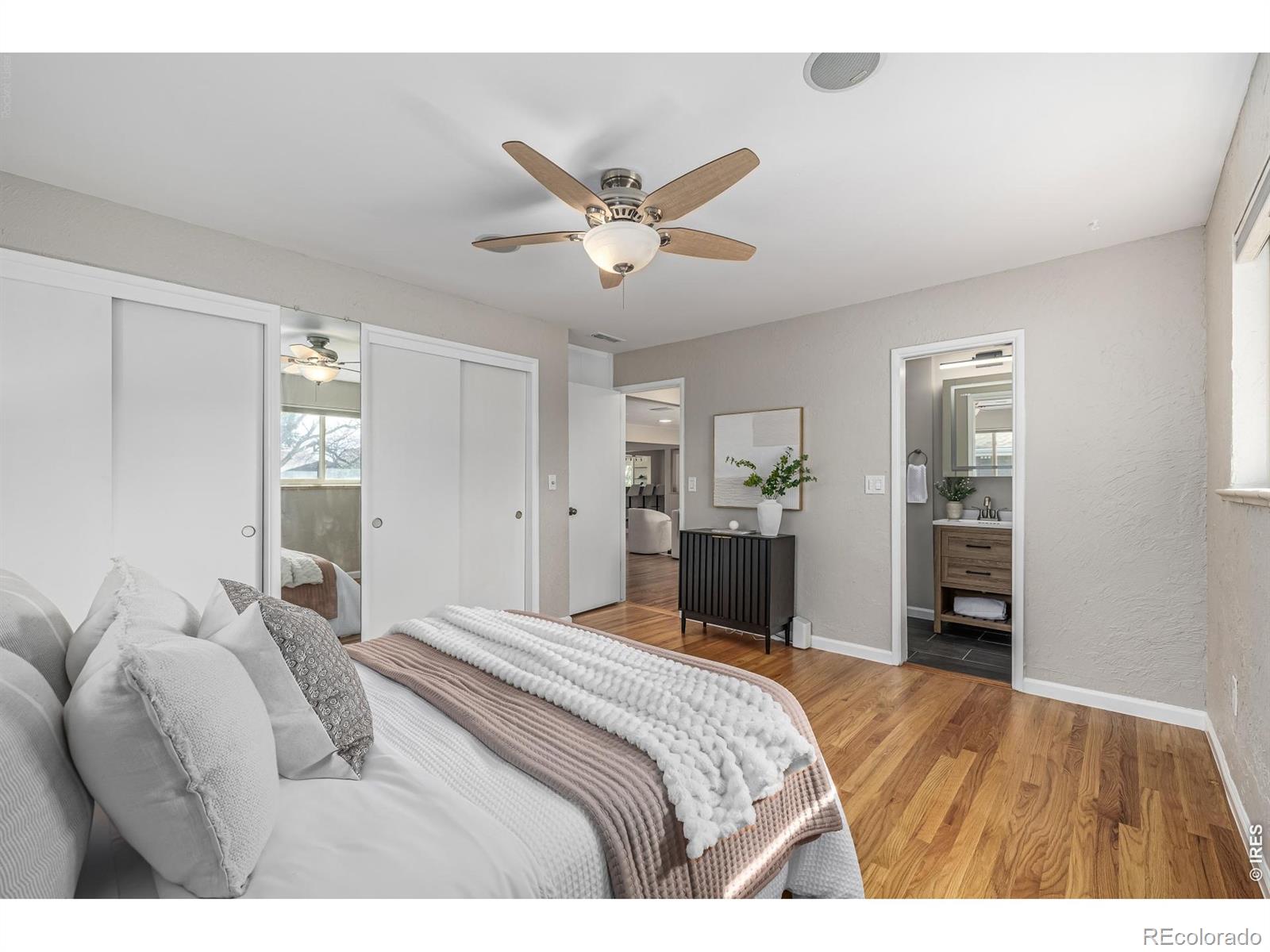 MLS Image #16 for 2540 s jasmine street,denver, Colorado