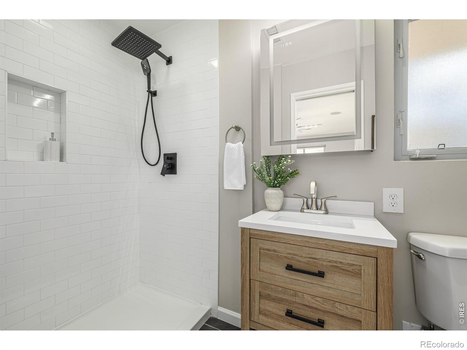 MLS Image #18 for 2540 s jasmine street,denver, Colorado