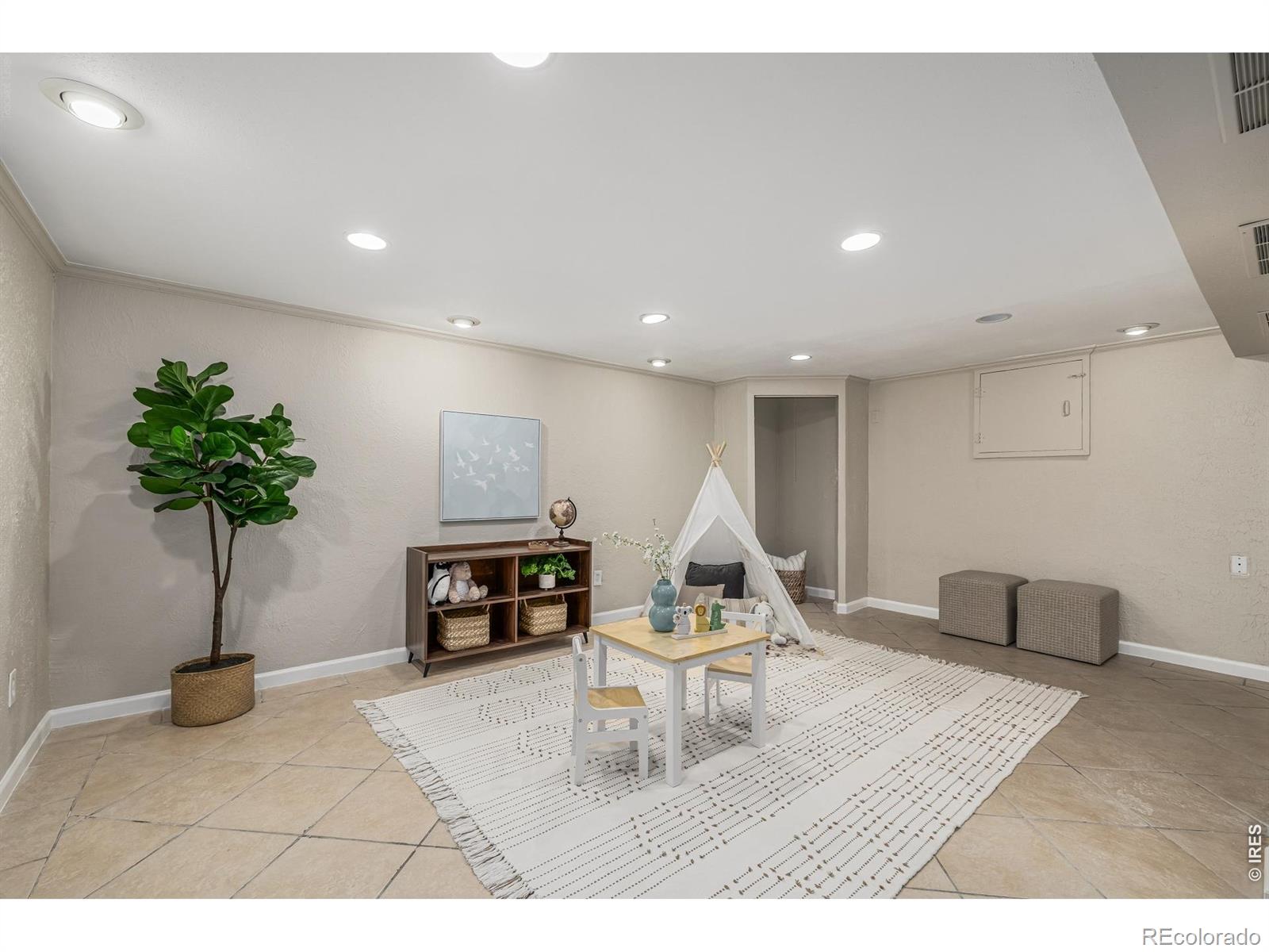 MLS Image #23 for 2540 s jasmine street,denver, Colorado